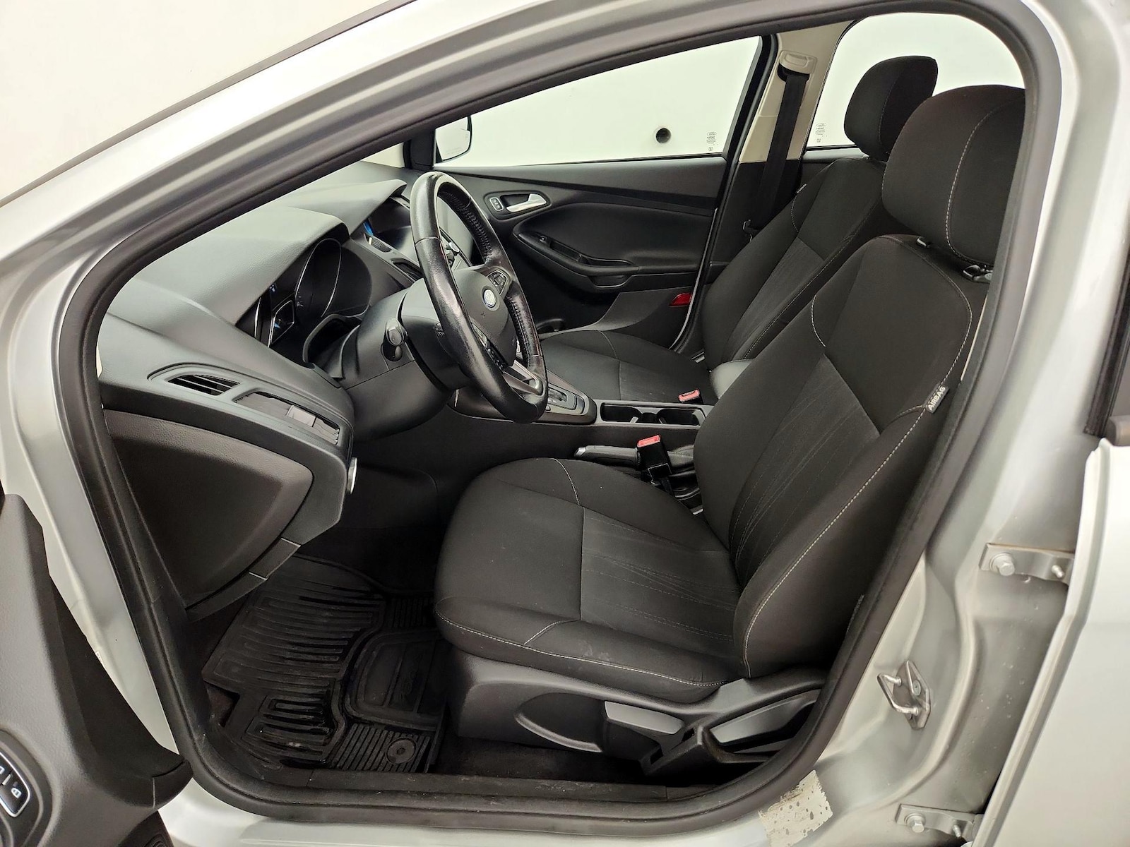 2018 Ford Focus SE - Photo 12