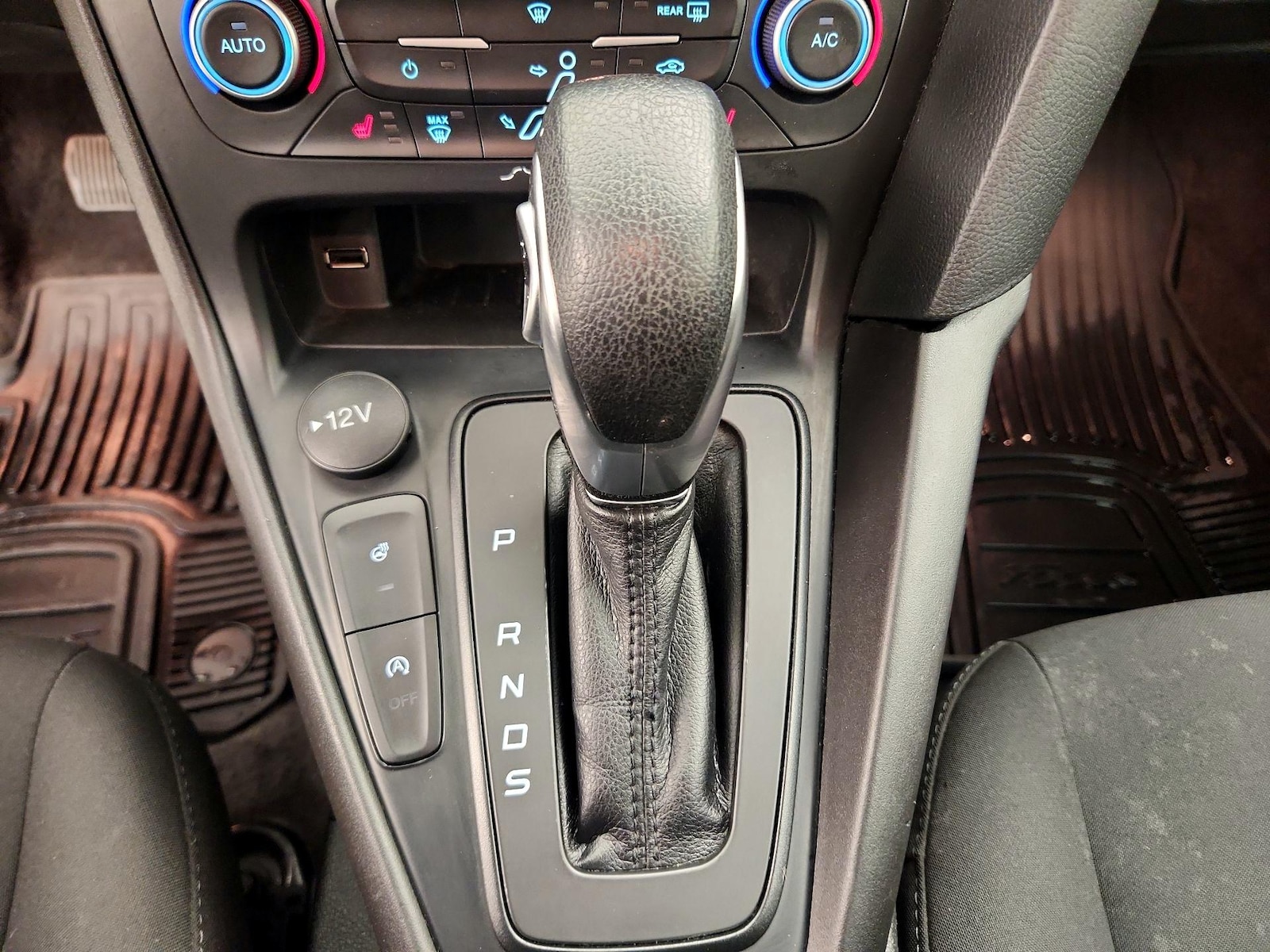 2018 Ford Focus SE - Photo 18