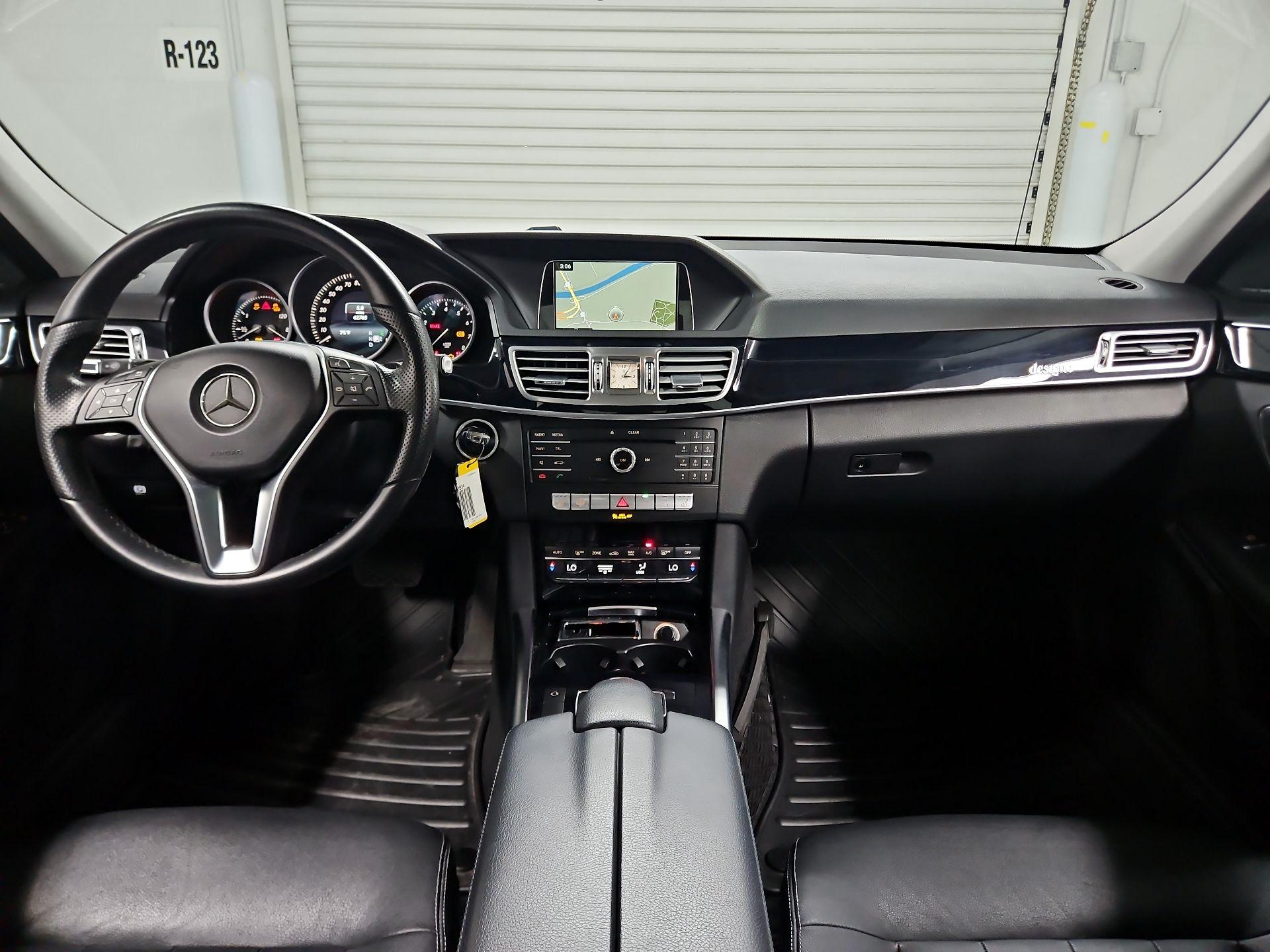 Thumbnail: 2016 Mercedes-Benz E-Class - 9