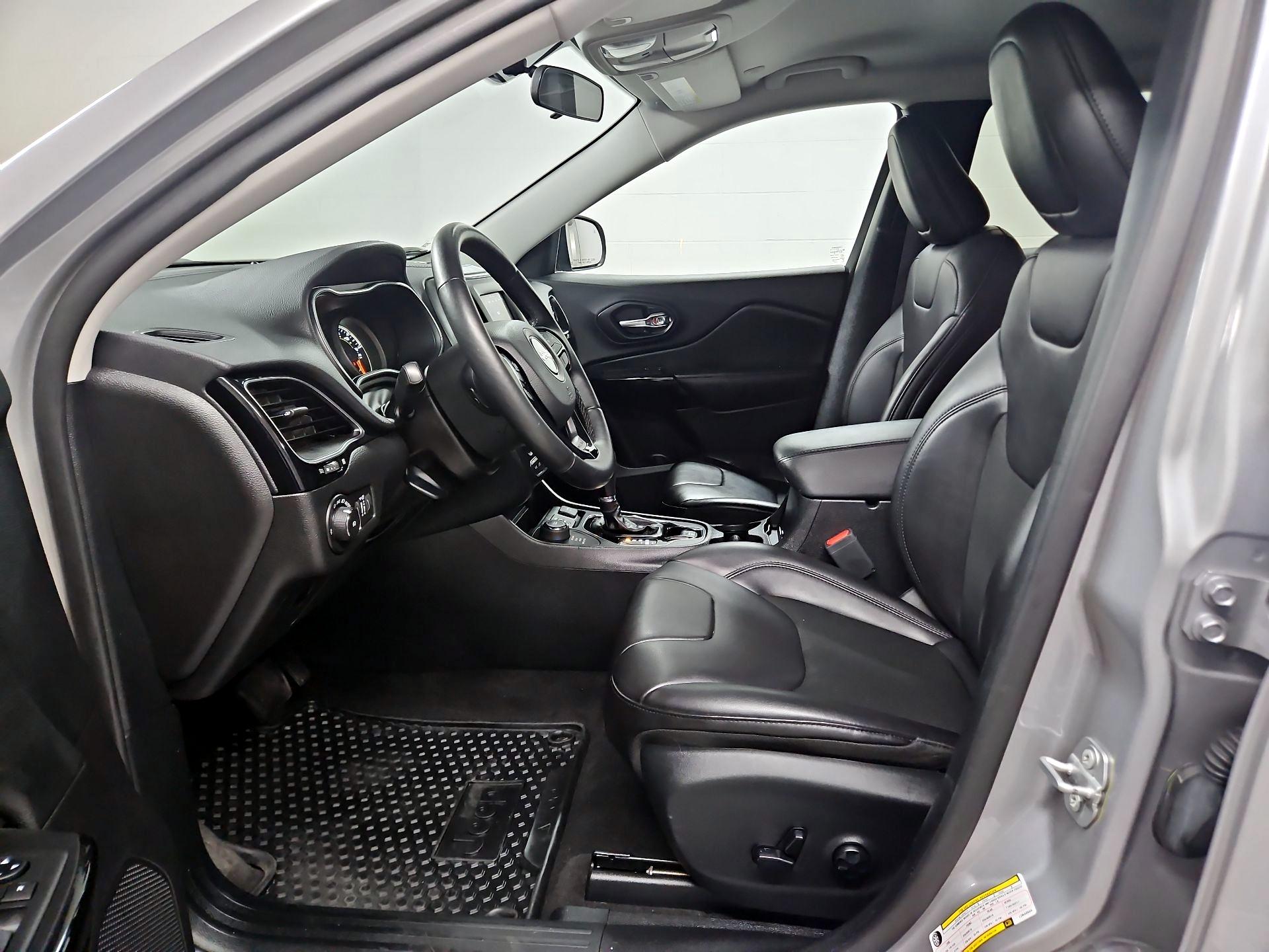 Thumbnail: 2020 Jeep Cherokee - 11
