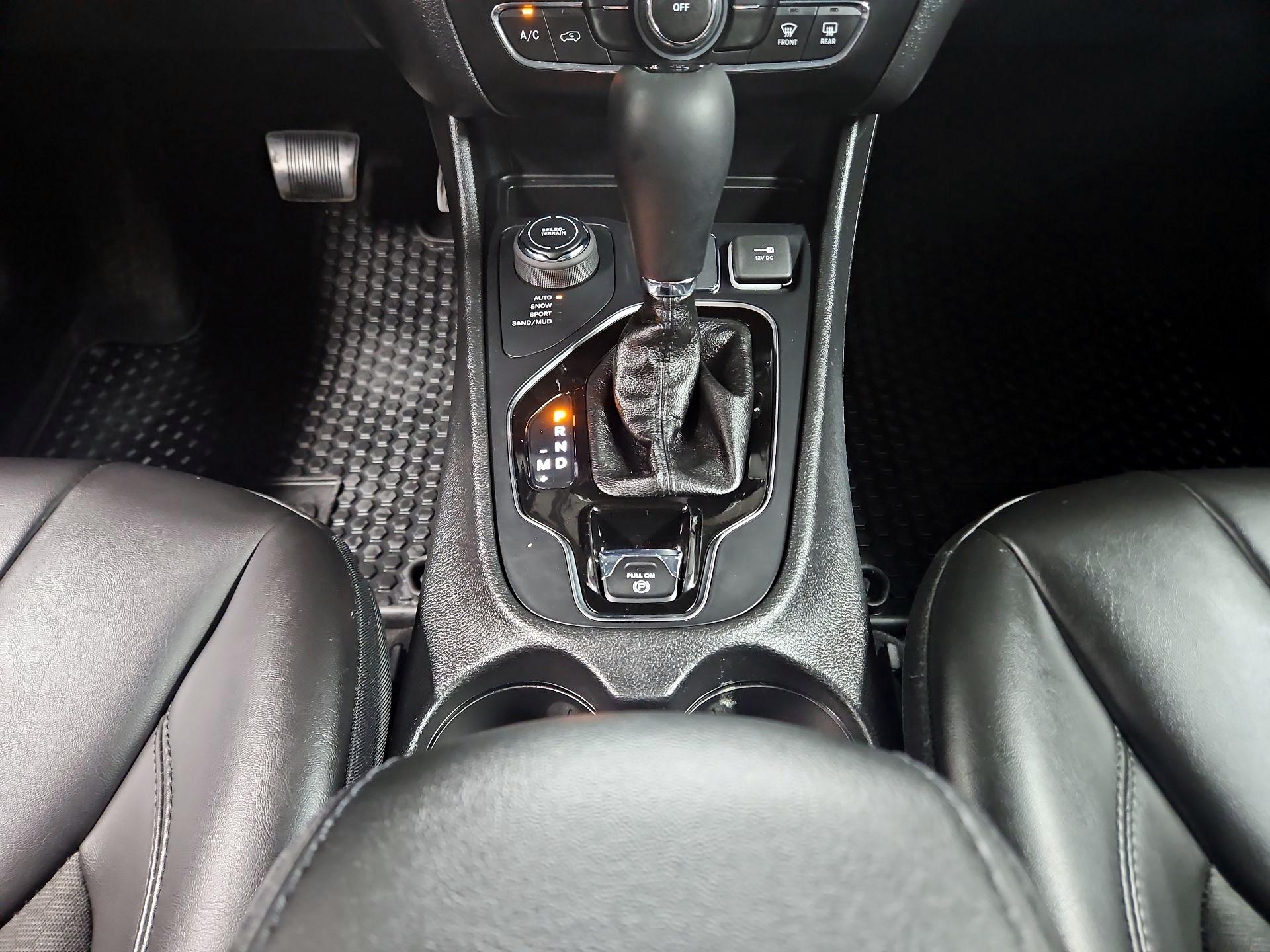 Thumbnail: 2020 Jeep Cherokee - 17