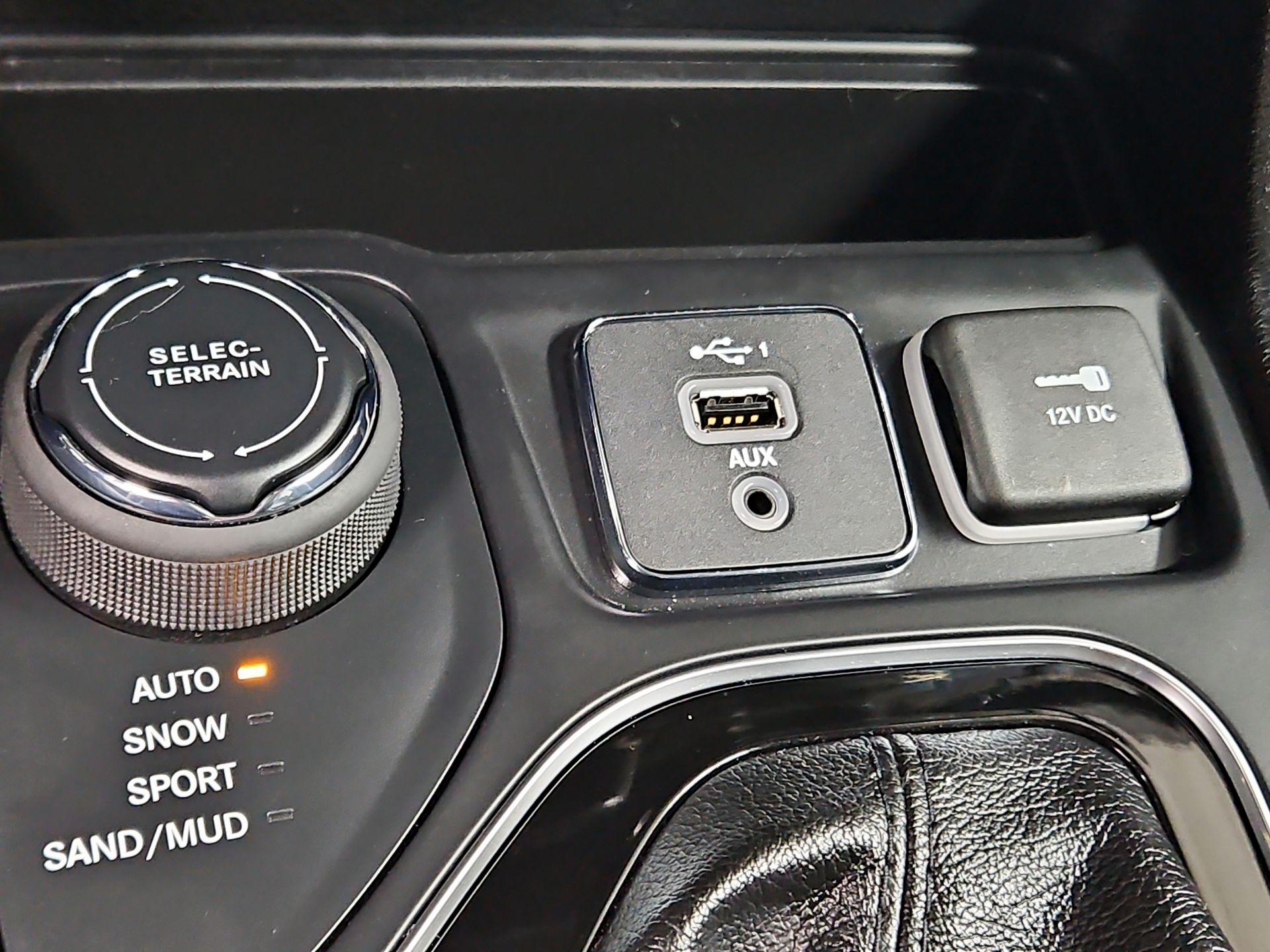 Thumbnail: 2020 Jeep Cherokee - 18