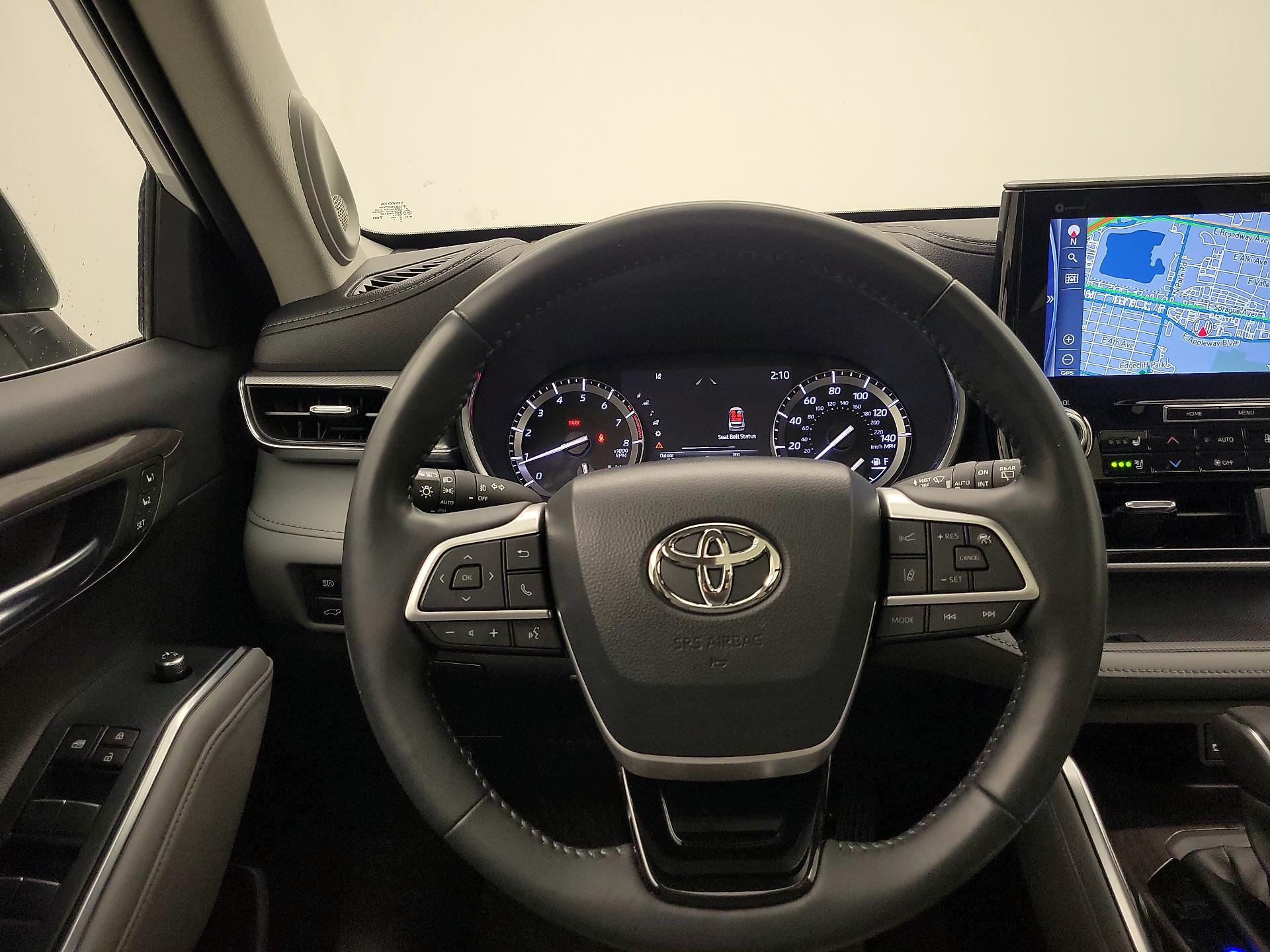 Thumbnail: 2022 Toyota Highlander - 10