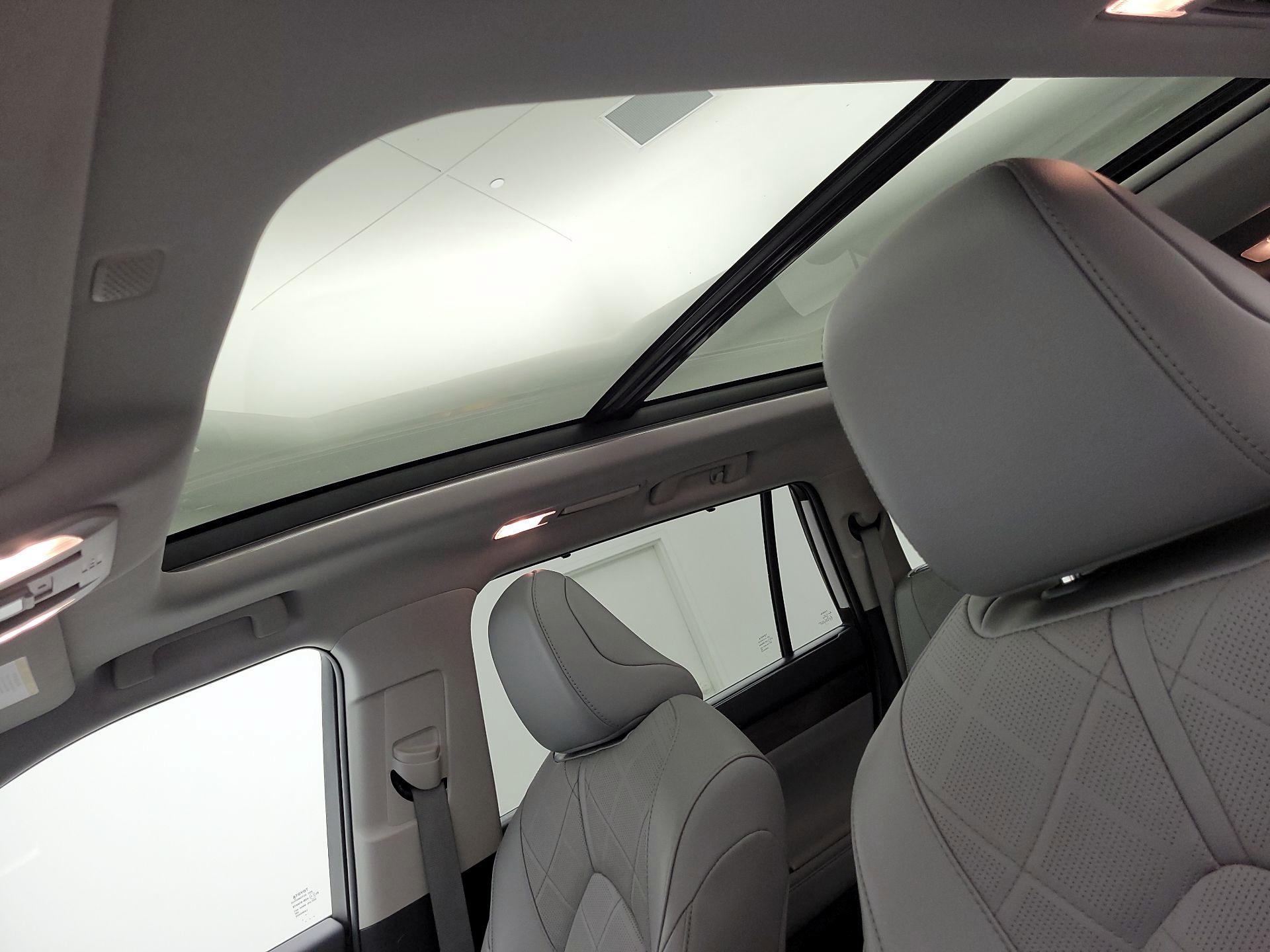Thumbnail: 2022 Toyota Highlander - 20