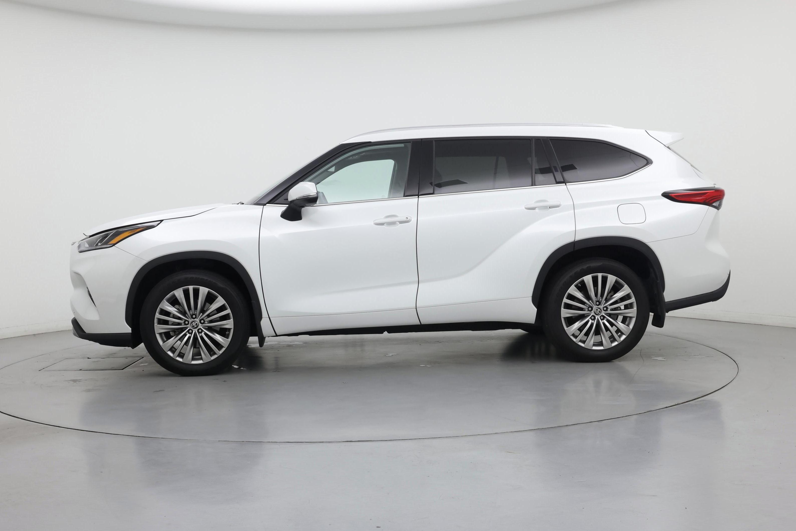 Thumbnail: 2022 Toyota Highlander - 3