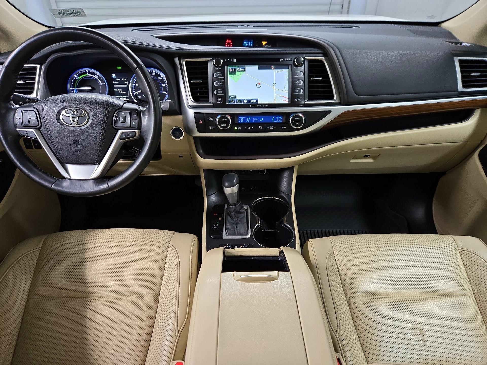 Thumbnail: 2017 Toyota Highlander - 9