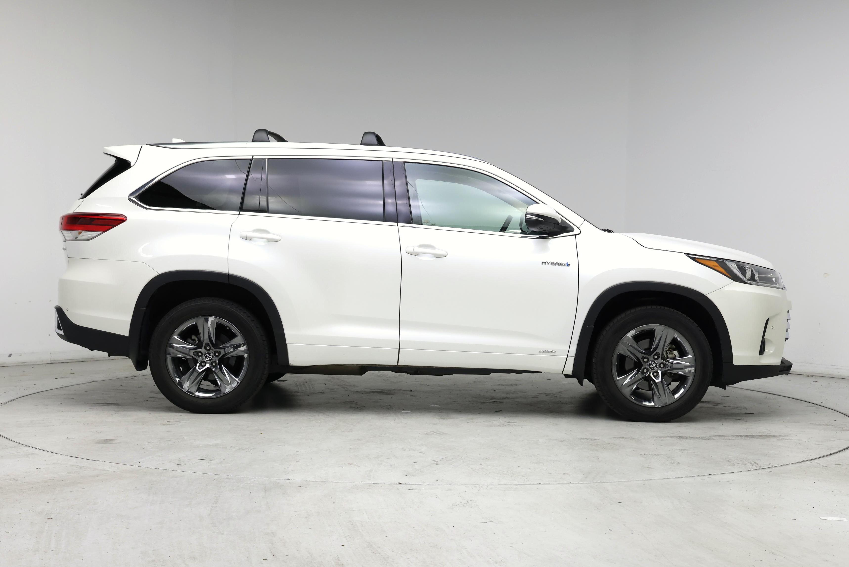 Thumbnail: 2017 Toyota Highlander - 7