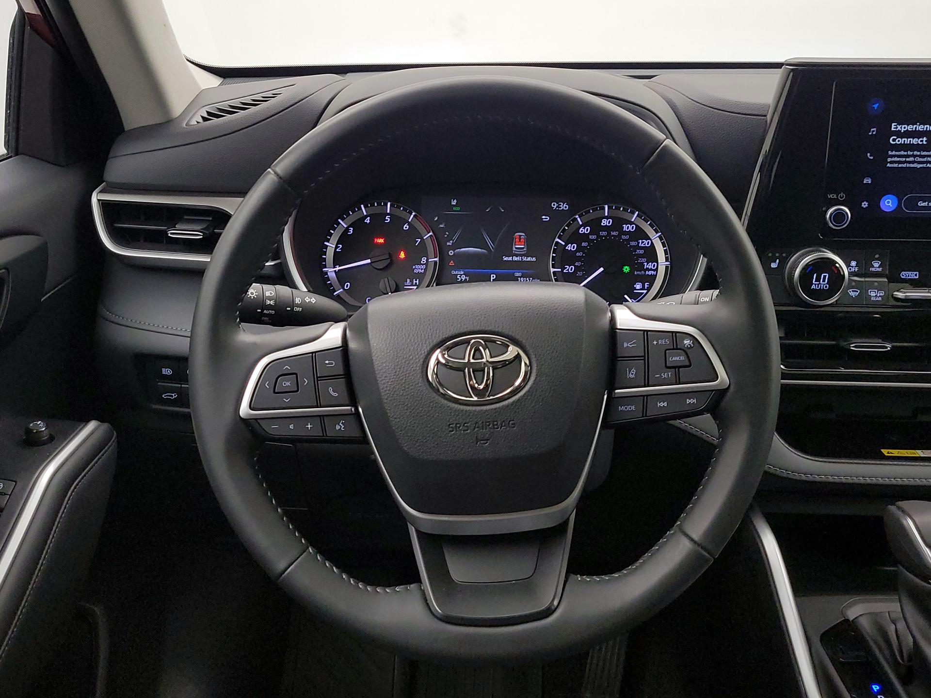 Thumbnail: 2023 Toyota Highlander - 10