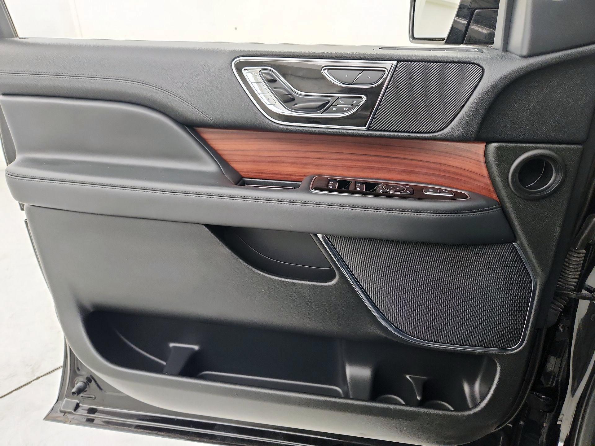 Thumbnail: 2024 Lincoln Navigator - 12