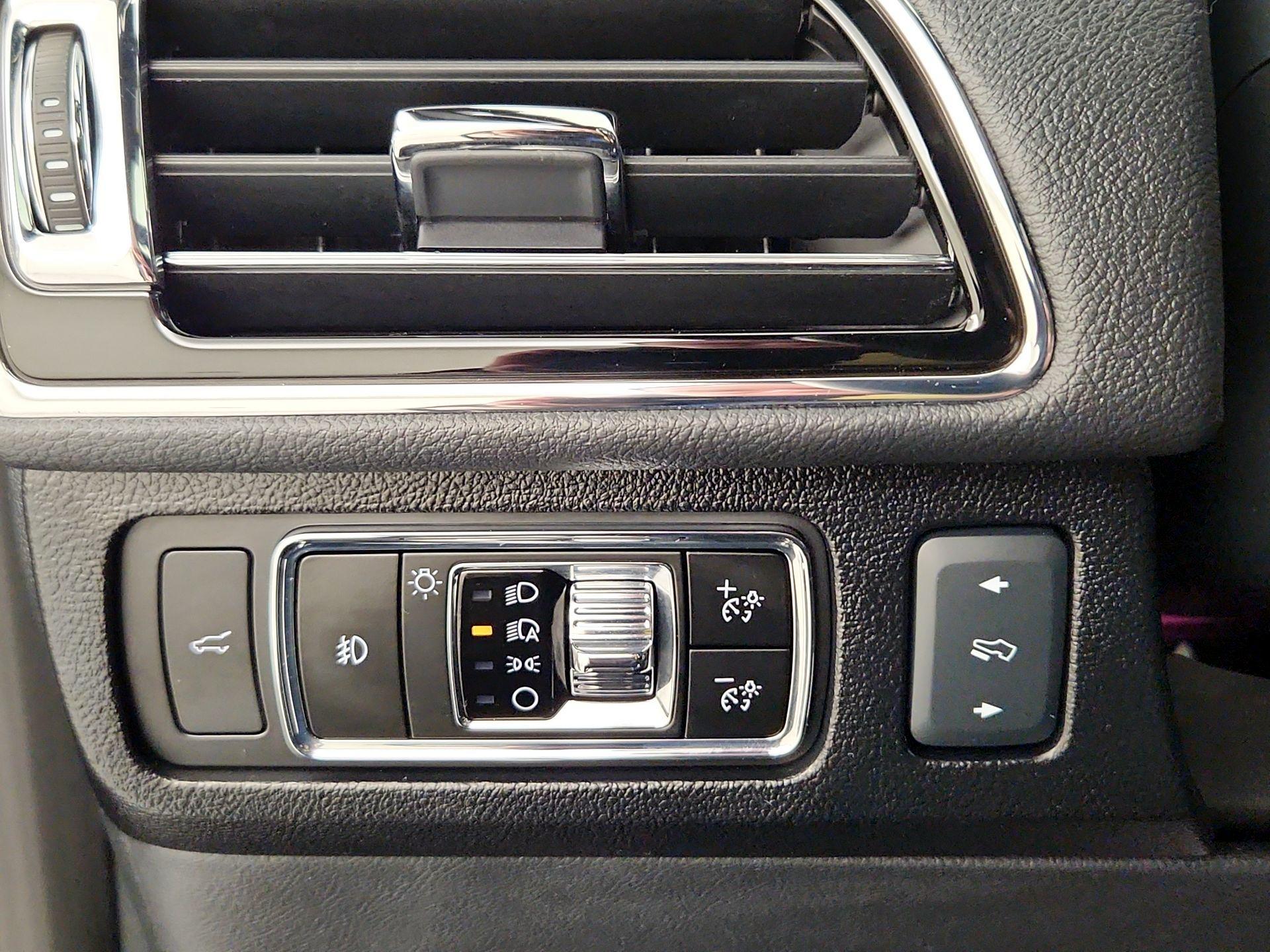 Thumbnail: 2024 Lincoln Navigator - 13