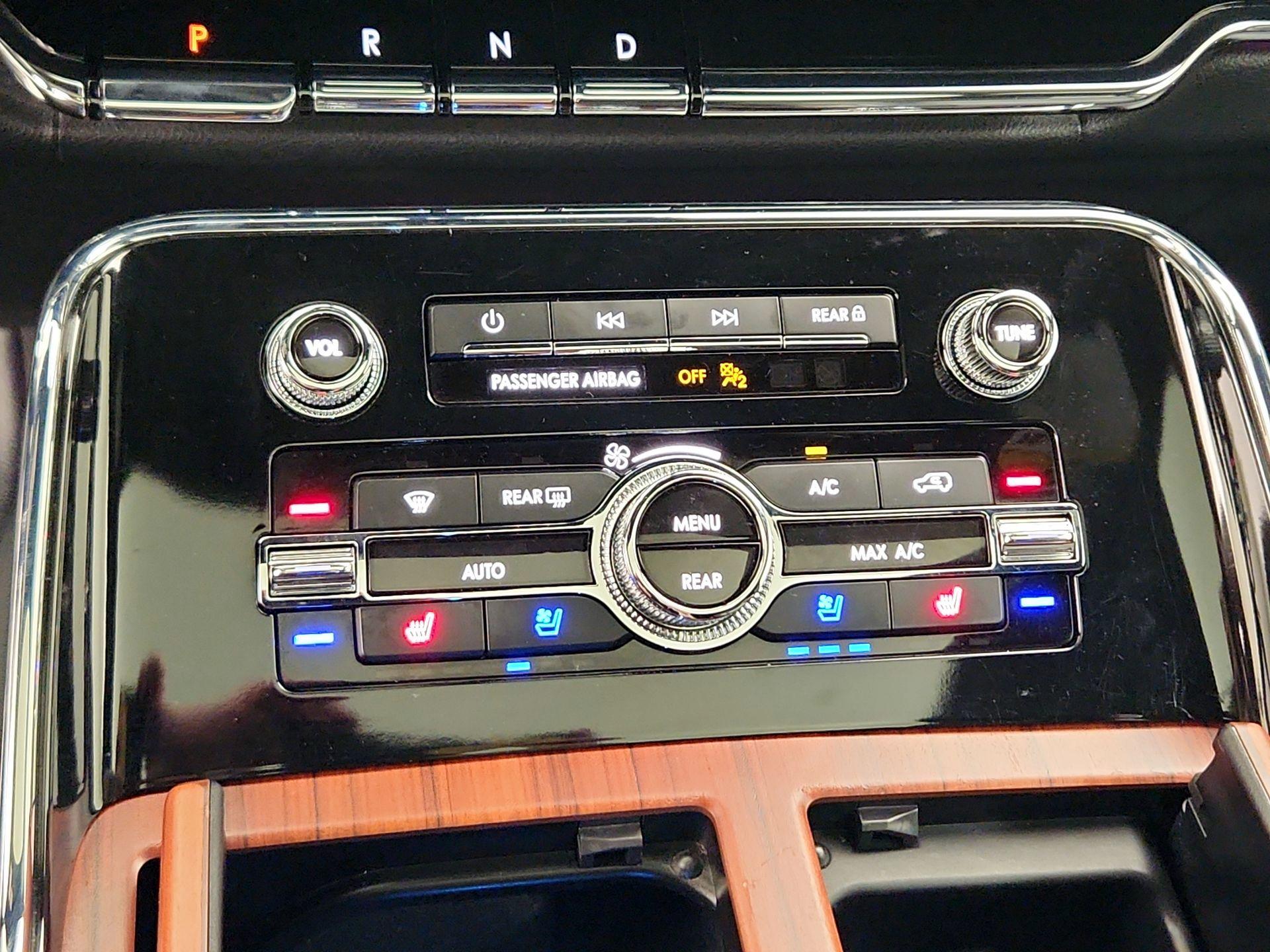 Thumbnail: 2024 Lincoln Navigator - 17