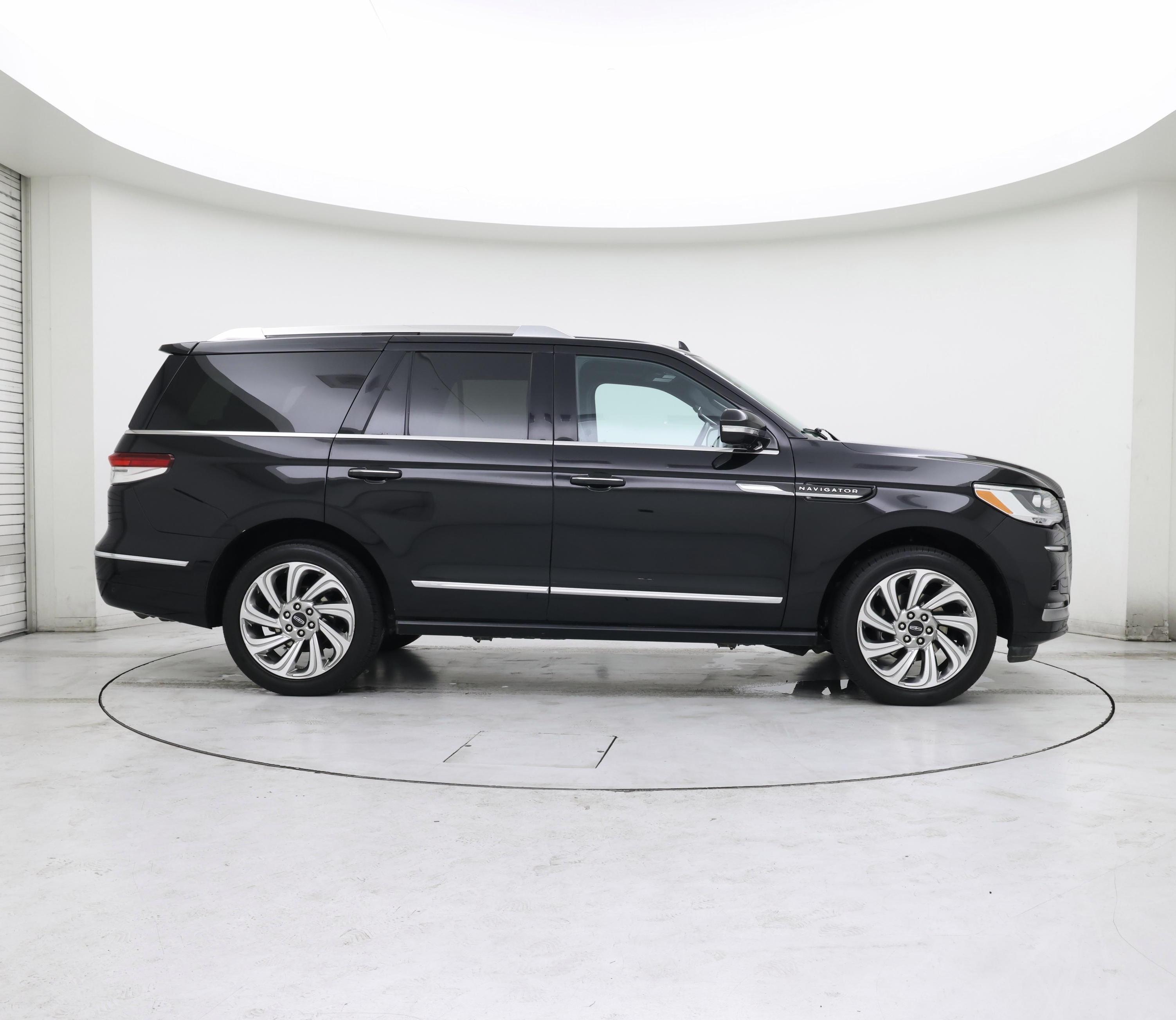 Thumbnail: 2024 Lincoln Navigator - 7