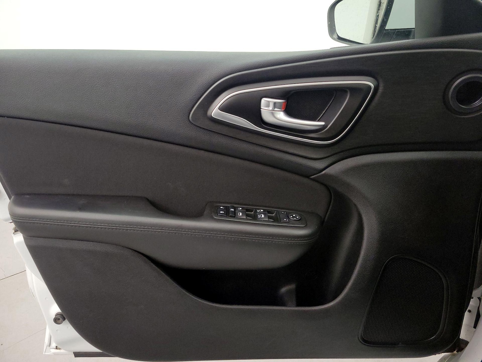 2015 Chrysler 200 Limited - Photo 13
