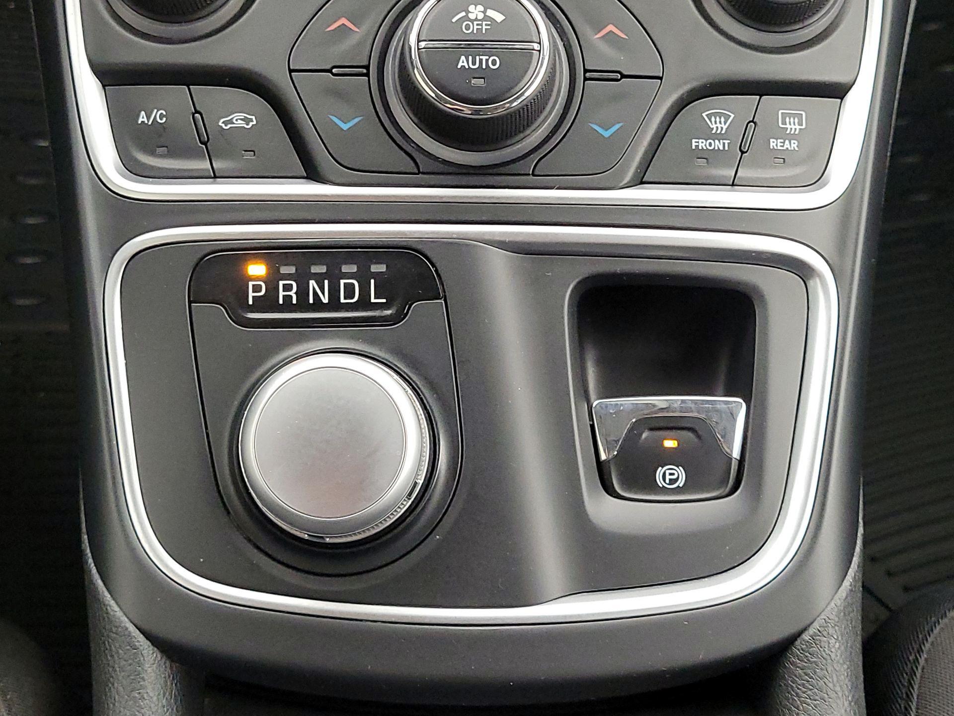 Thumbnail: 2015 Chrysler 200 - 18