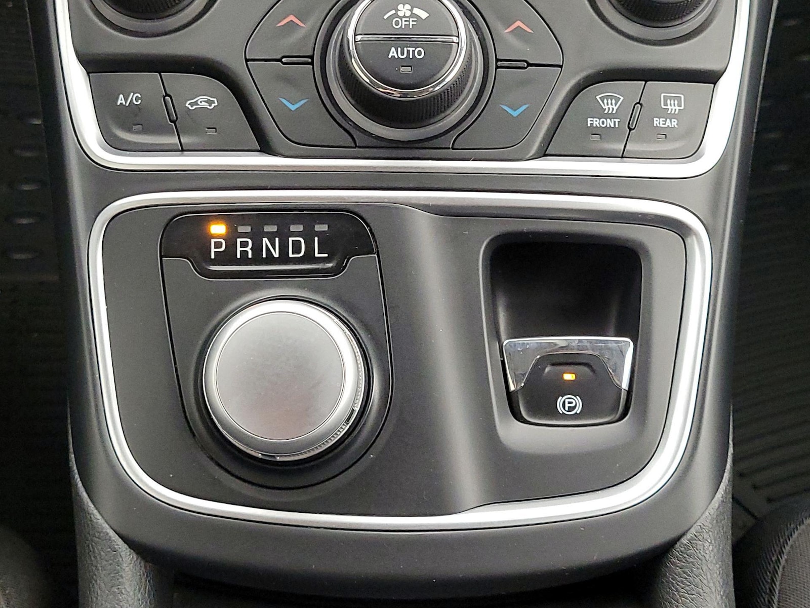 2015 Chrysler 200 Limited - Photo 19