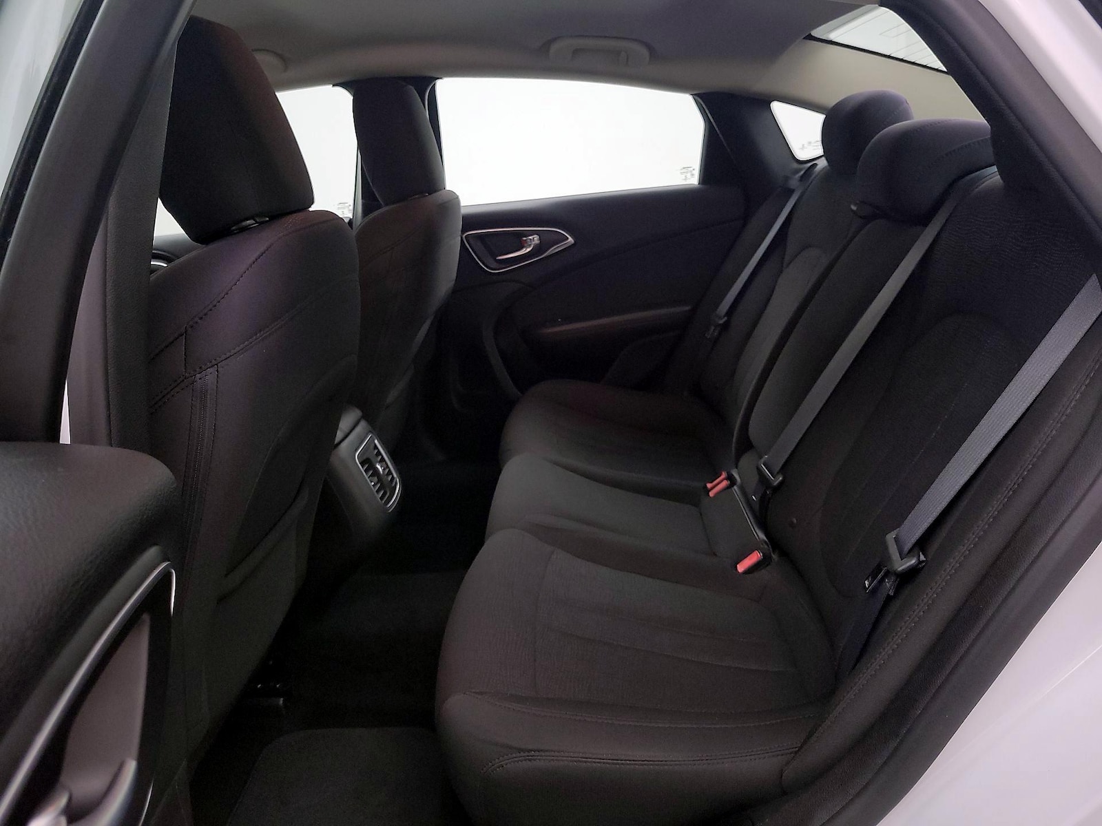 2015 Chrysler 200 Limited - Photo 21