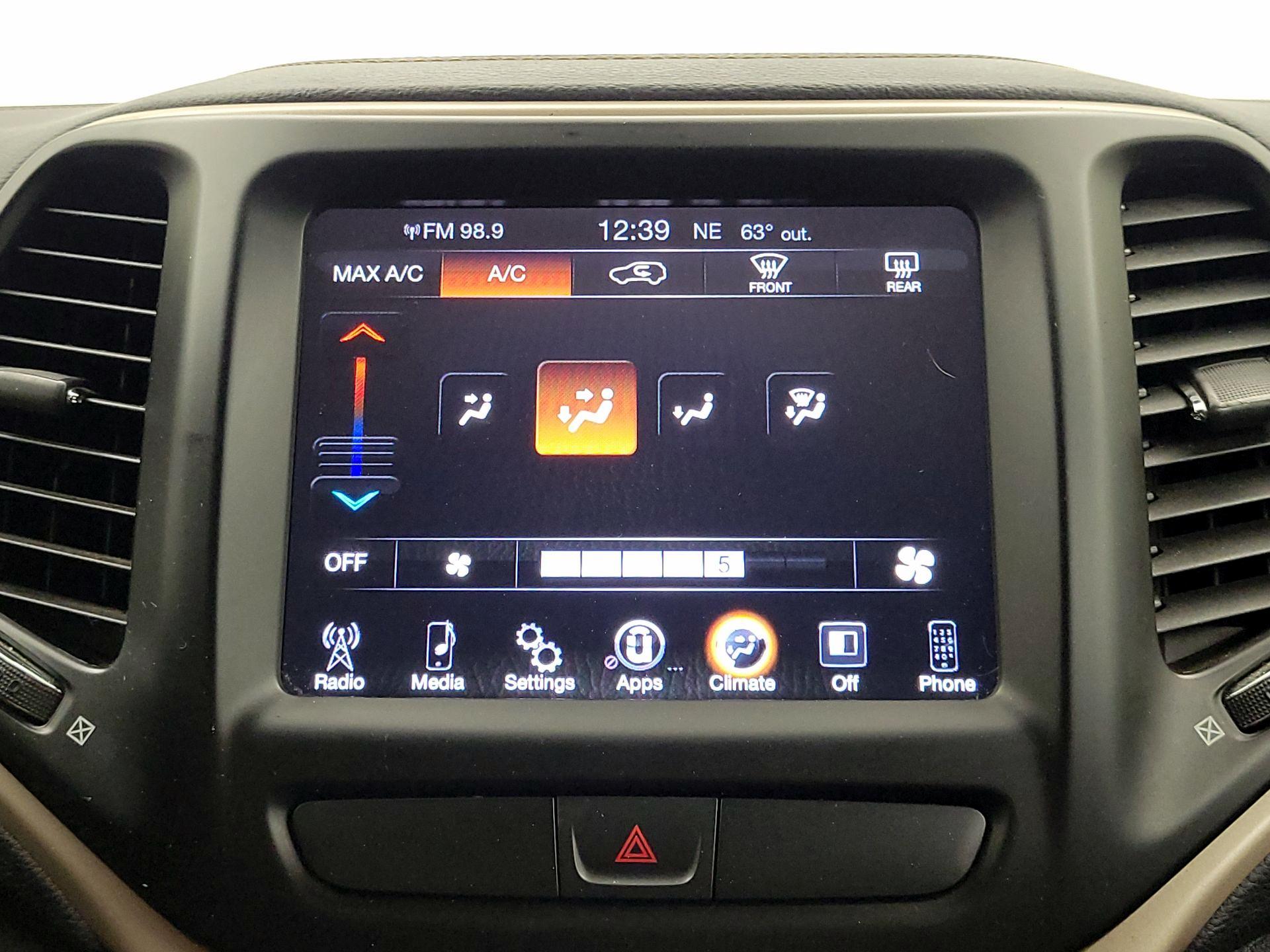 Thumbnail: 2017 Jeep Cherokee - 16