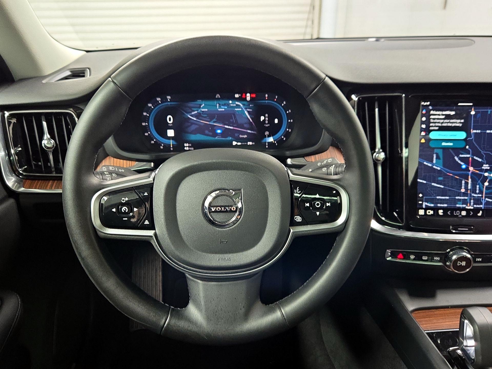 Thumbnail: 2025 Volvo S60 - 10
