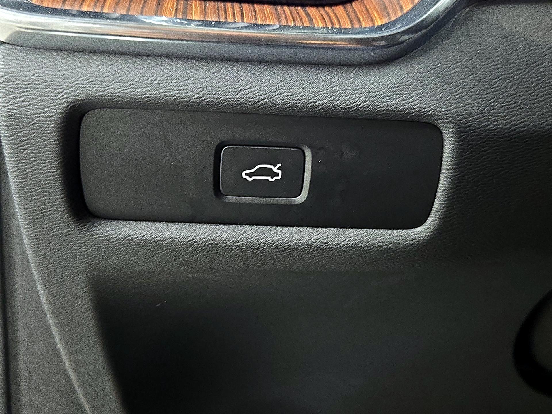 Thumbnail: 2025 Volvo S60 - 13