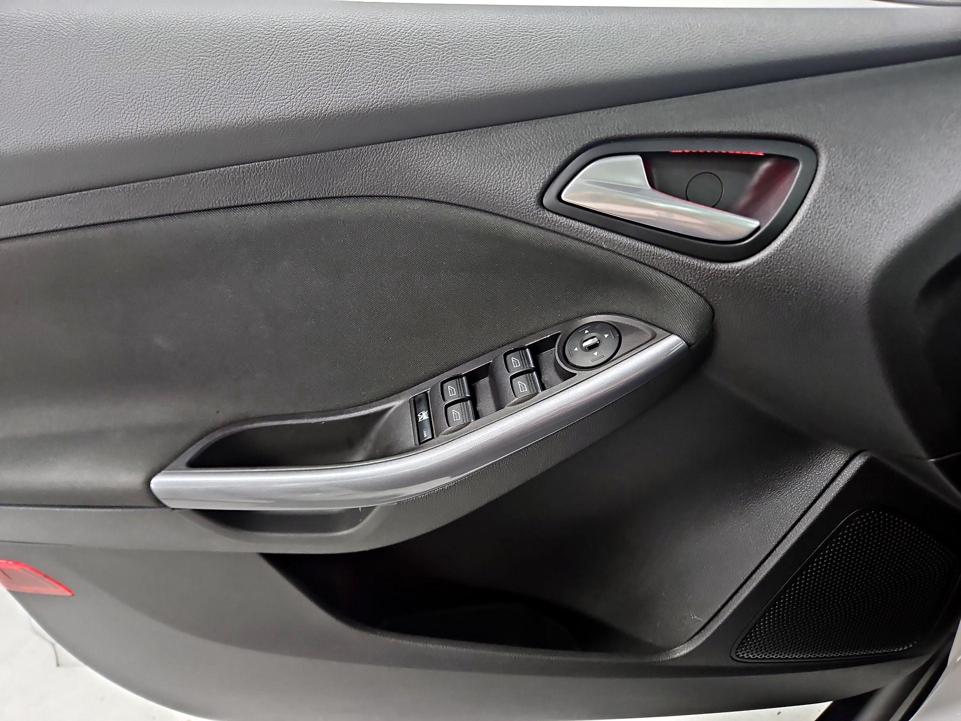 Thumbnail: 2014 Ford Focus - 12