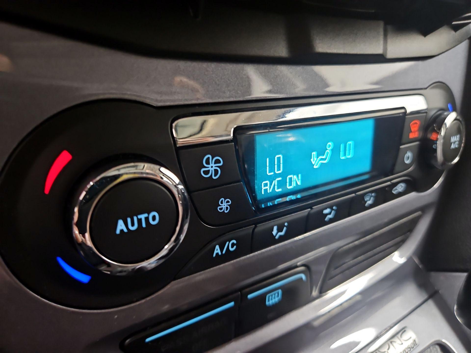 Thumbnail: 2014 Ford Focus - 16
