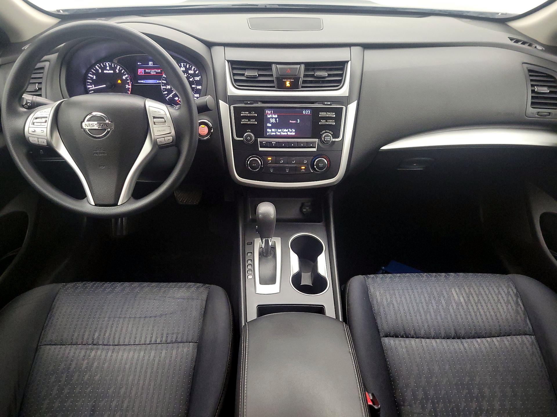 Thumbnail: 2016 Nissan Altima - 9
