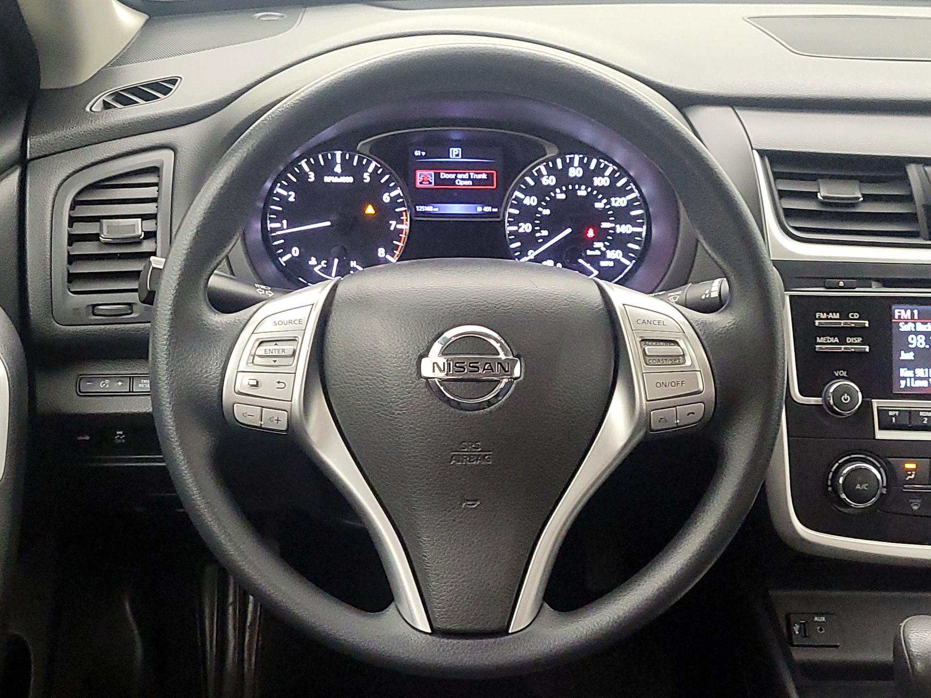 Thumbnail: 2016 Nissan Altima - 10