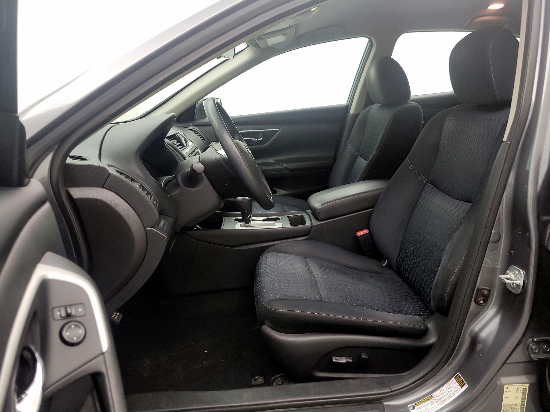 Thumbnail: 2016 Nissan Altima - 11