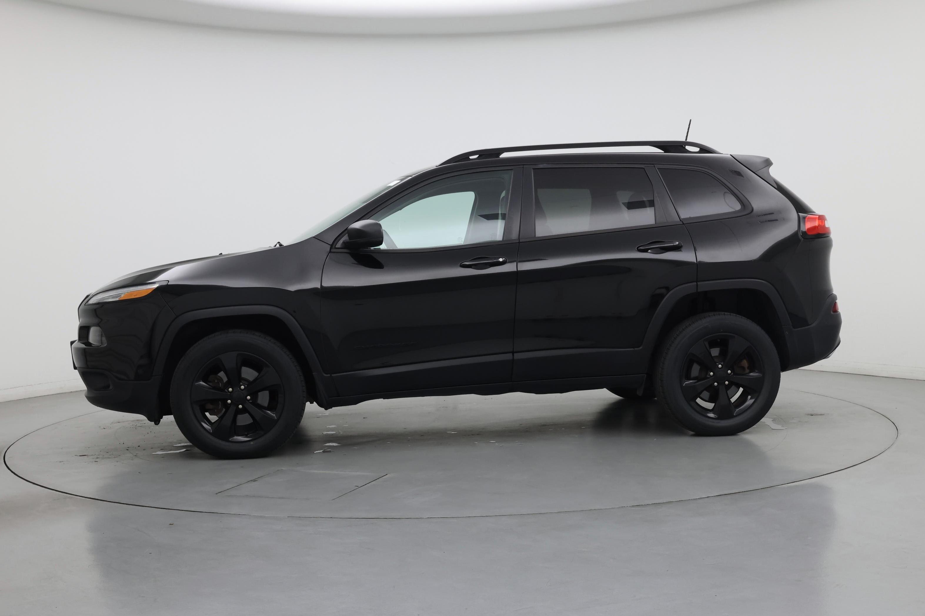 Thumbnail: 2017 Jeep Cherokee - 3