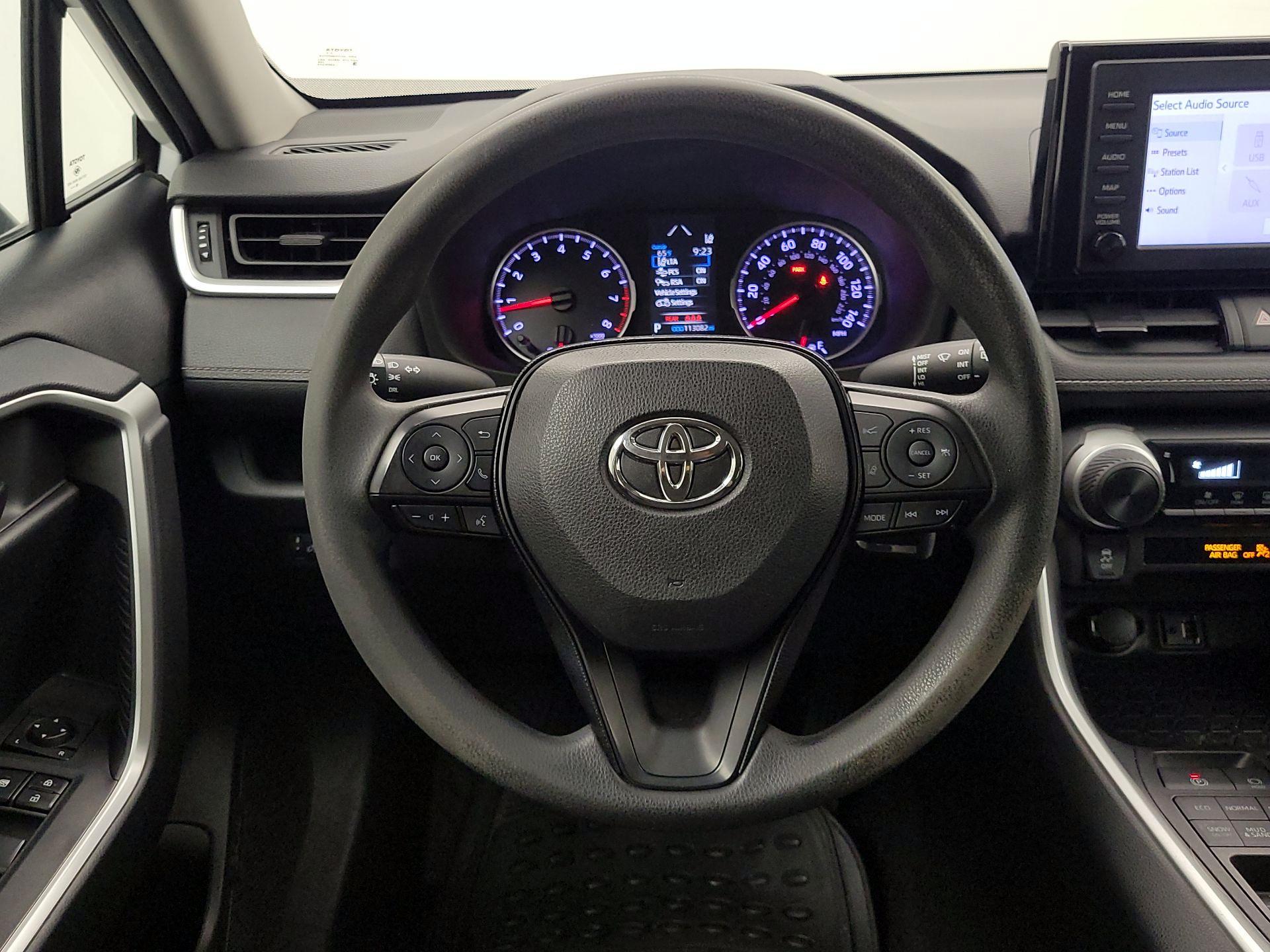 Thumbnail: 2019 Toyota RAV4 - 10