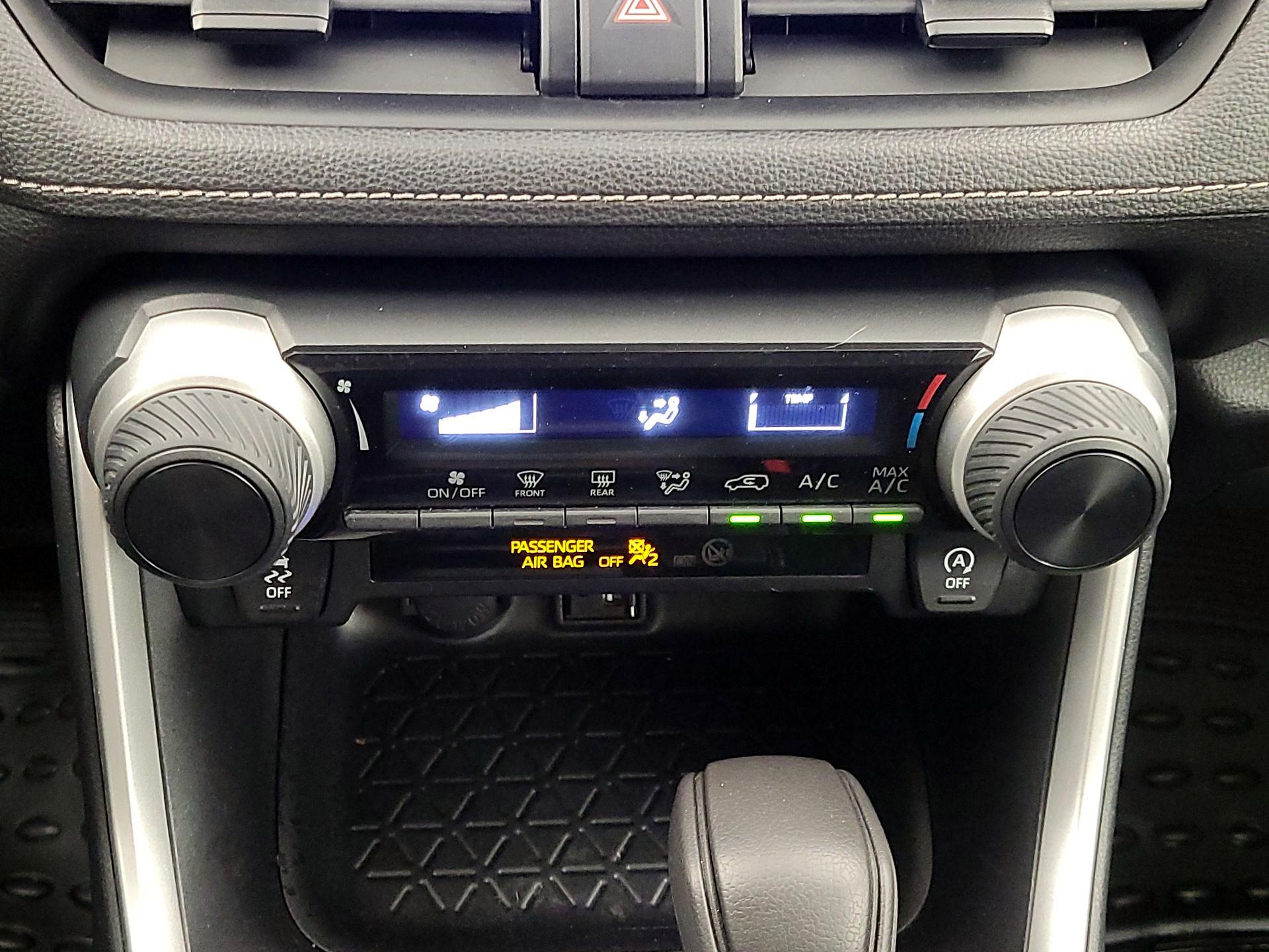 Thumbnail: 2019 Toyota RAV4 - 17