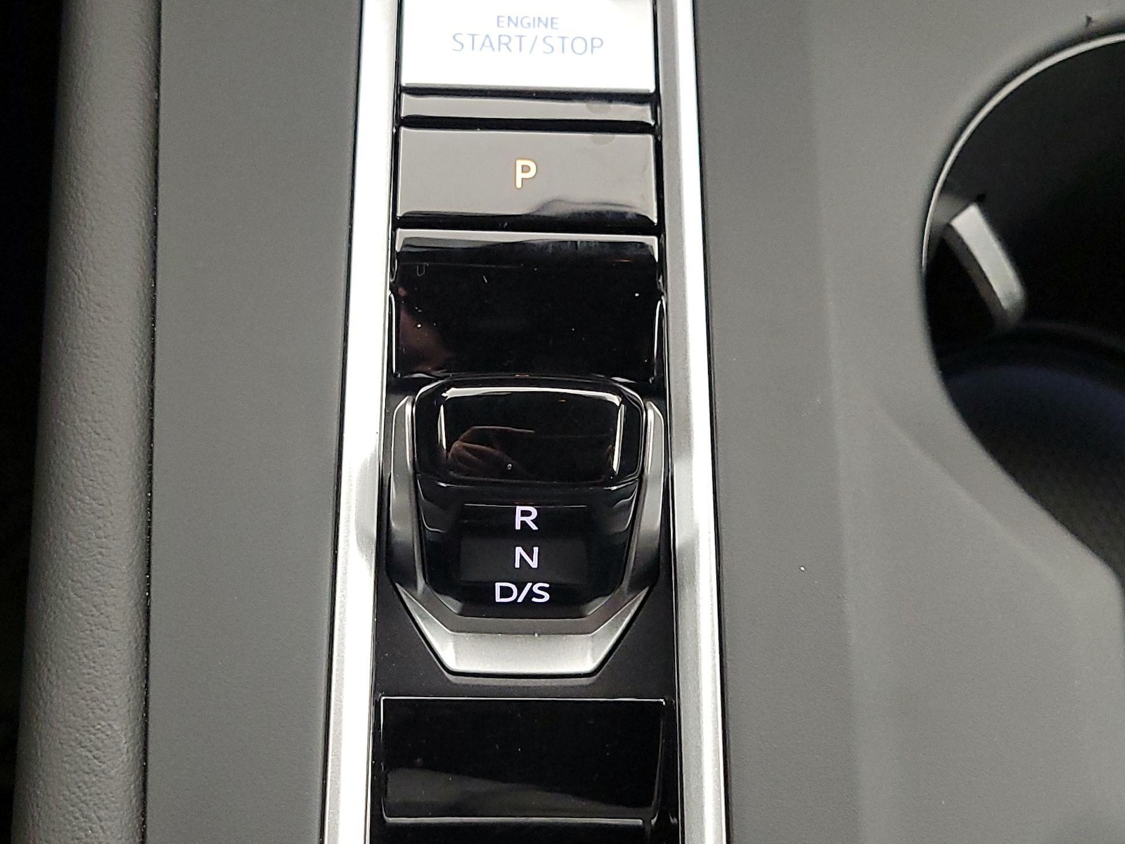 2025 Volkswagen Atlas Cross Sport SE - Photo 19
