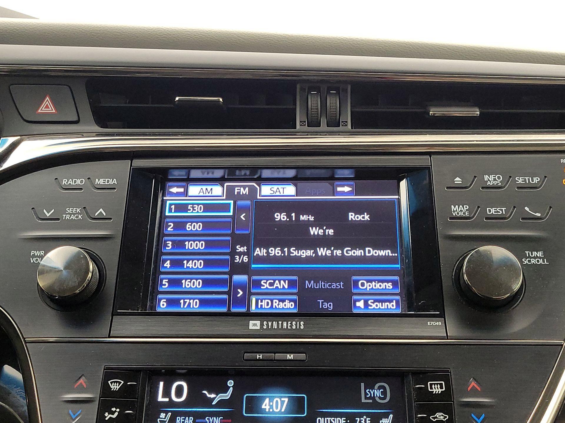 Thumbnail: 2014 Toyota Avalon - 16