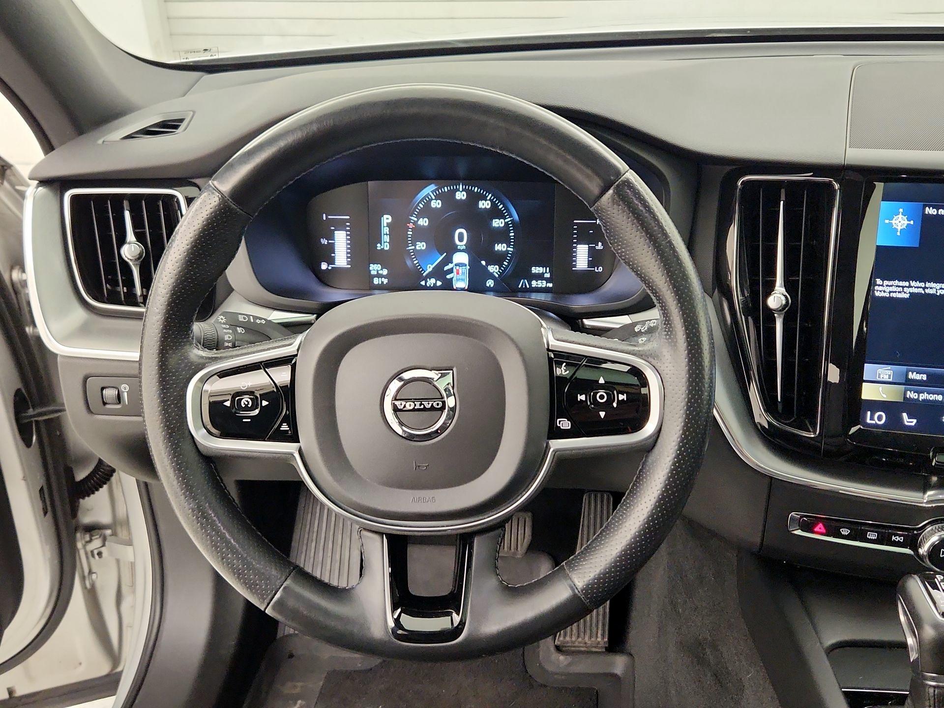 Thumbnail: 2018 Volvo XC60 - 10
