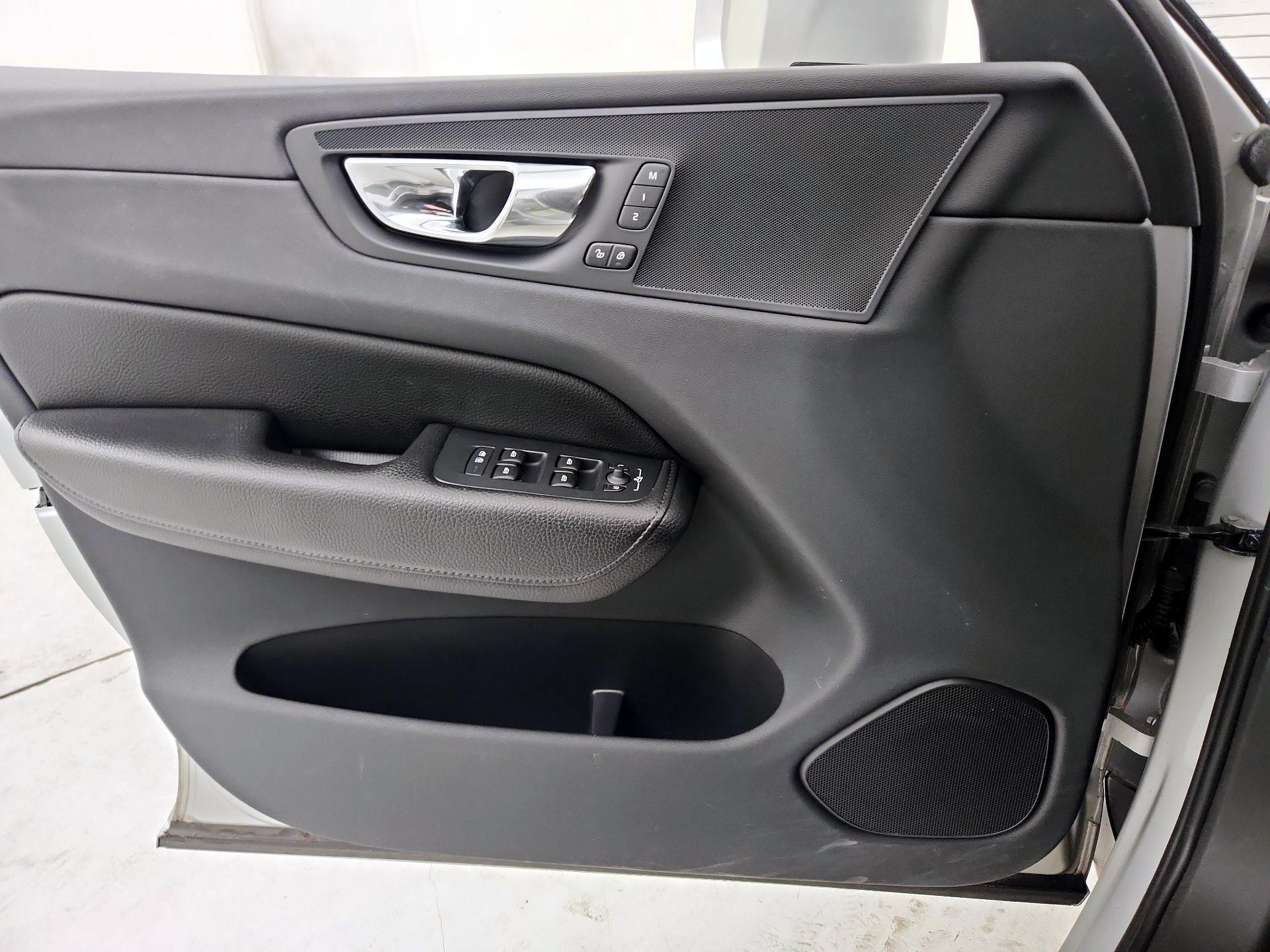 Thumbnail: 2018 Volvo XC60 - 12
