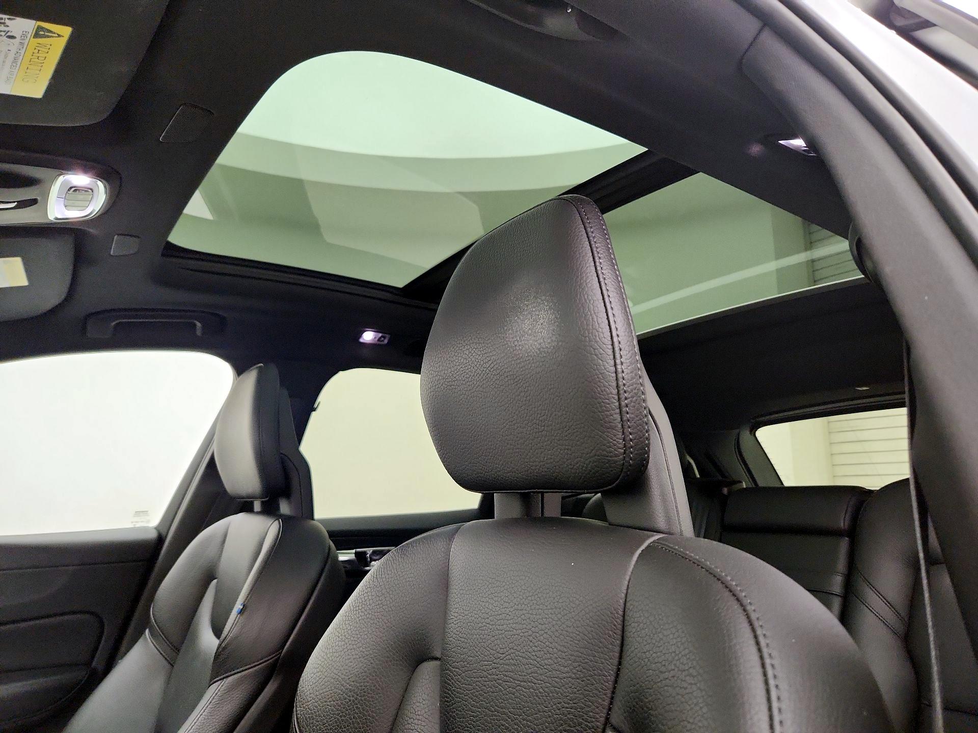 Thumbnail: 2018 Volvo XC60 - 17