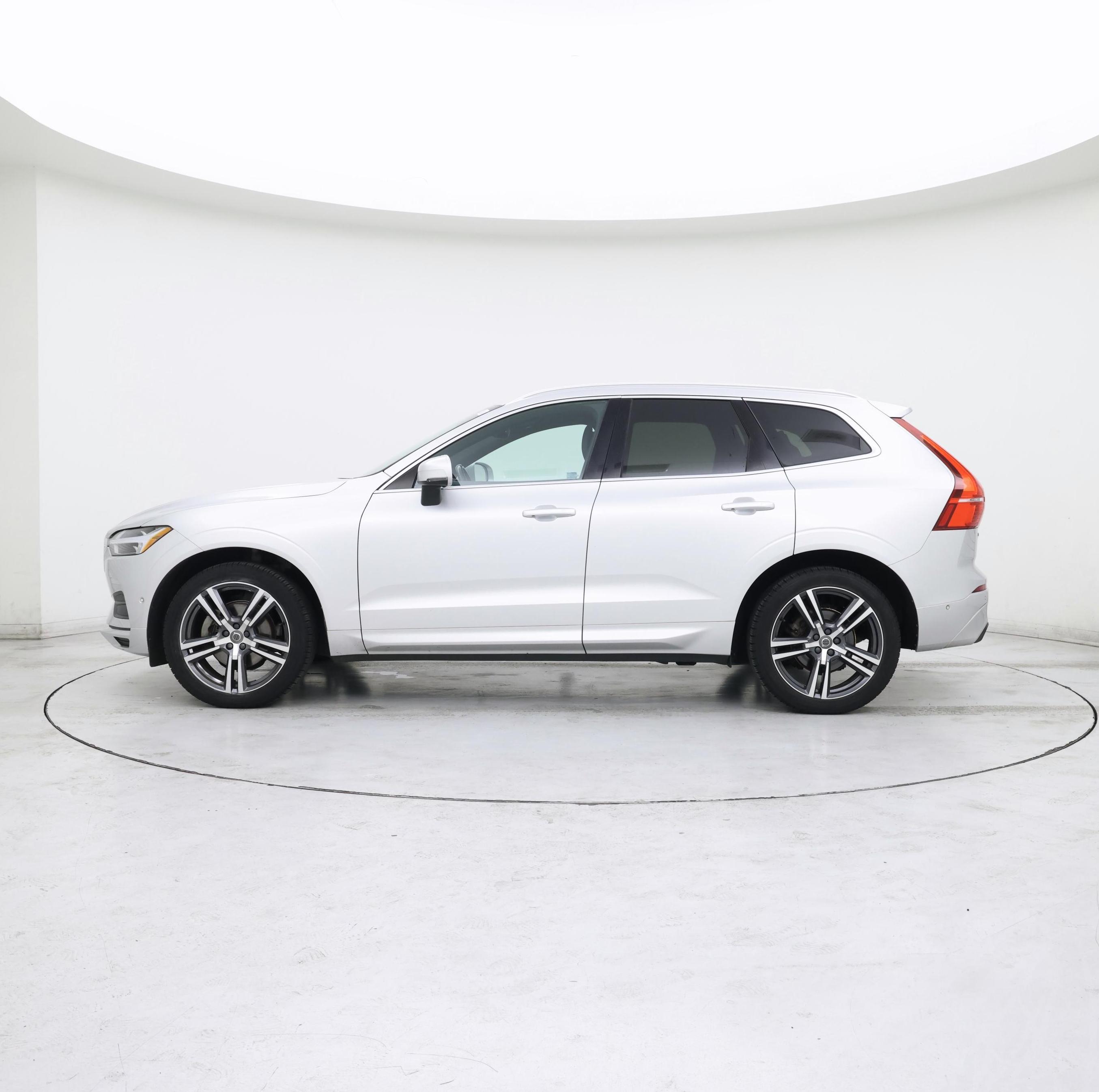 Thumbnail: 2018 Volvo XC60 - 3