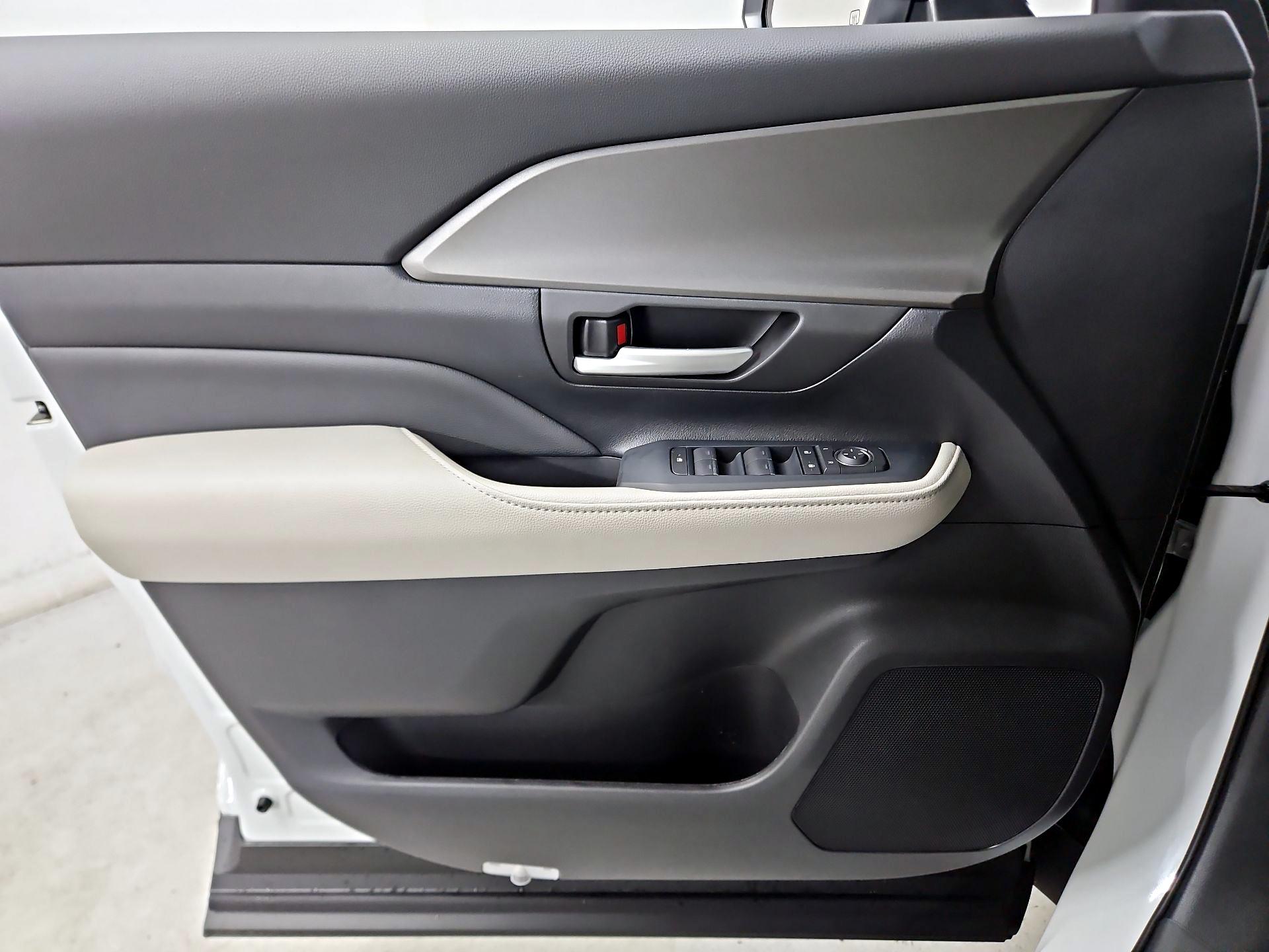 Thumbnail: 2026 Toyota Highlander - 12