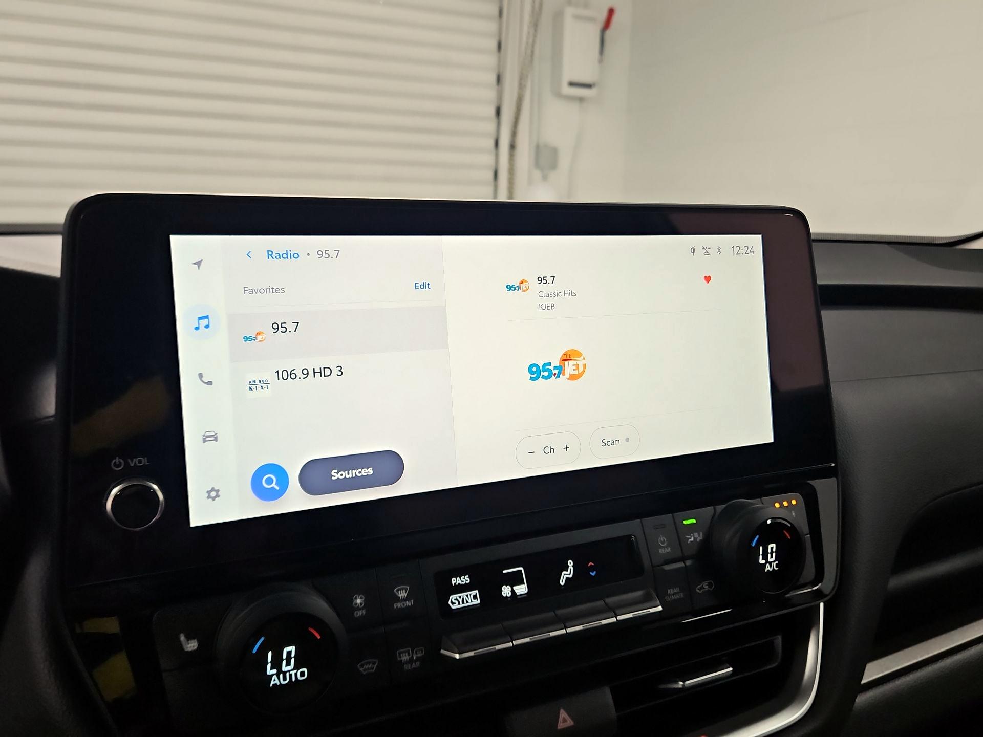 Thumbnail: 2026 Toyota Highlander - 16