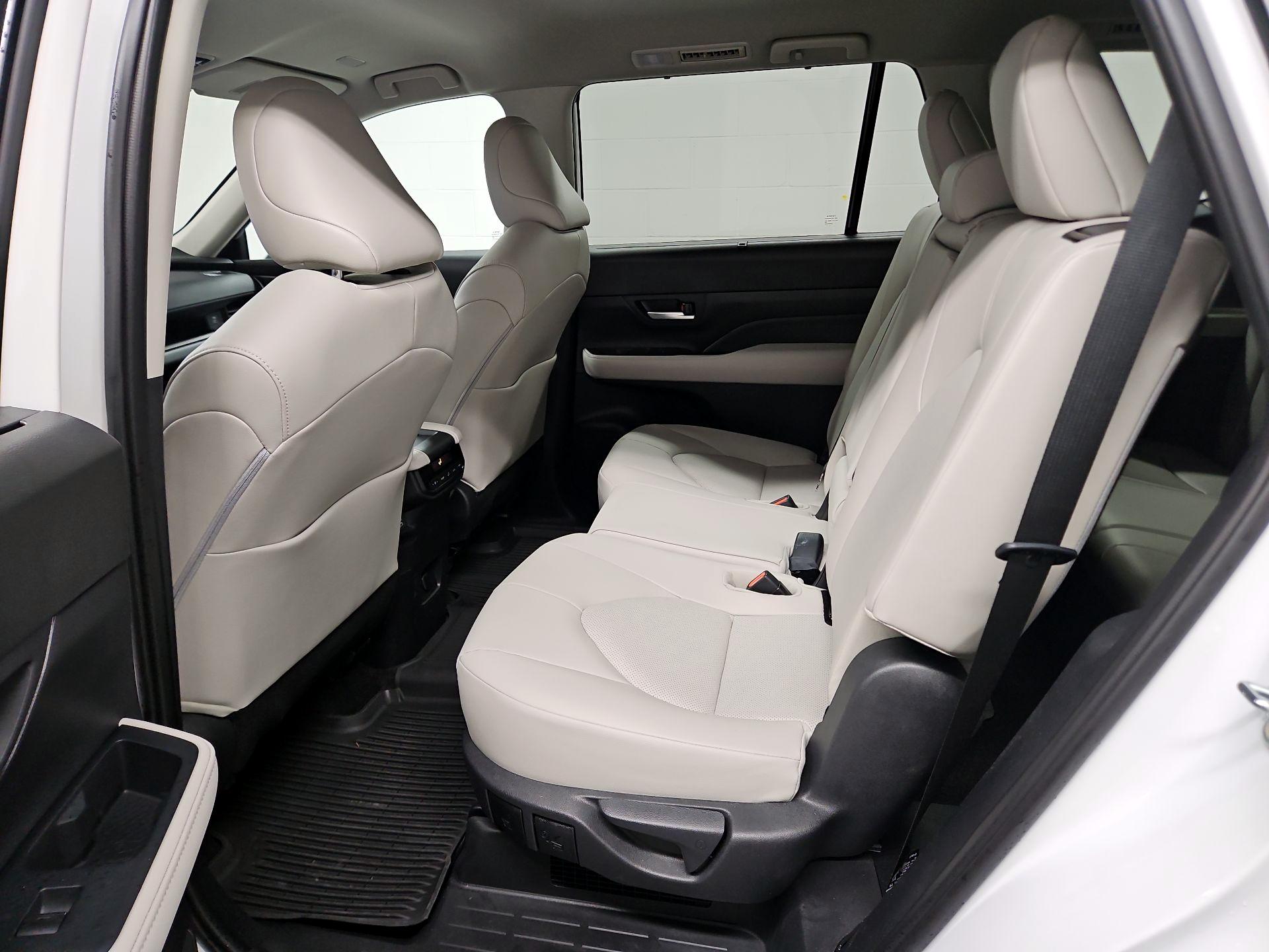 Thumbnail: 2026 Toyota Highlander - 20