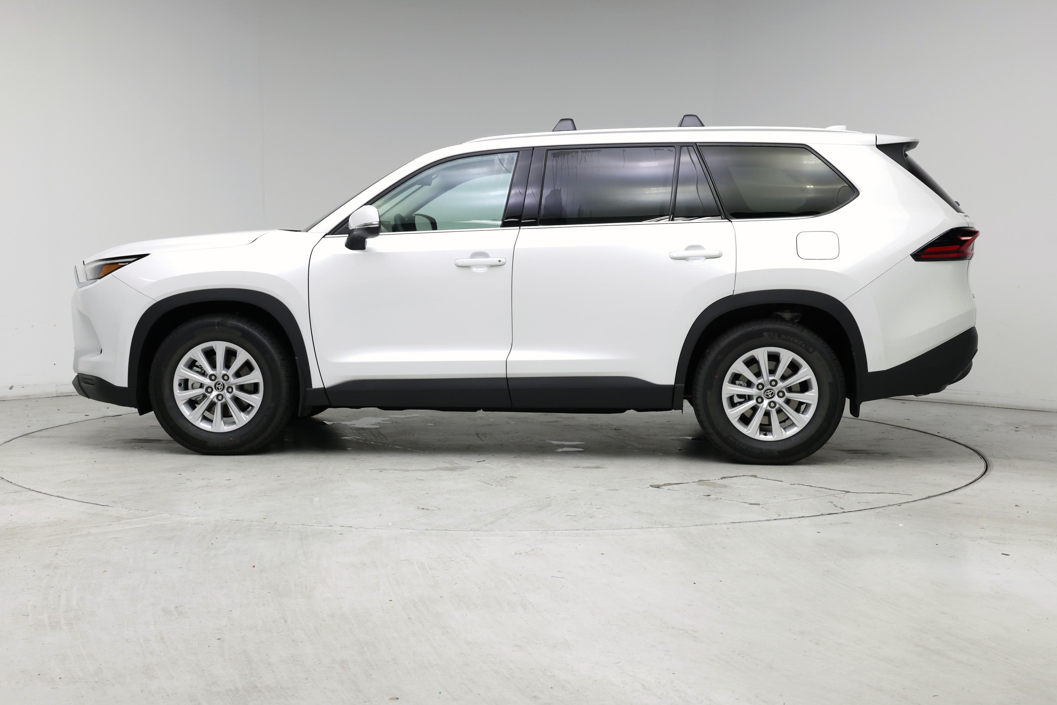 Thumbnail: 2026 Toyota Highlander - 3