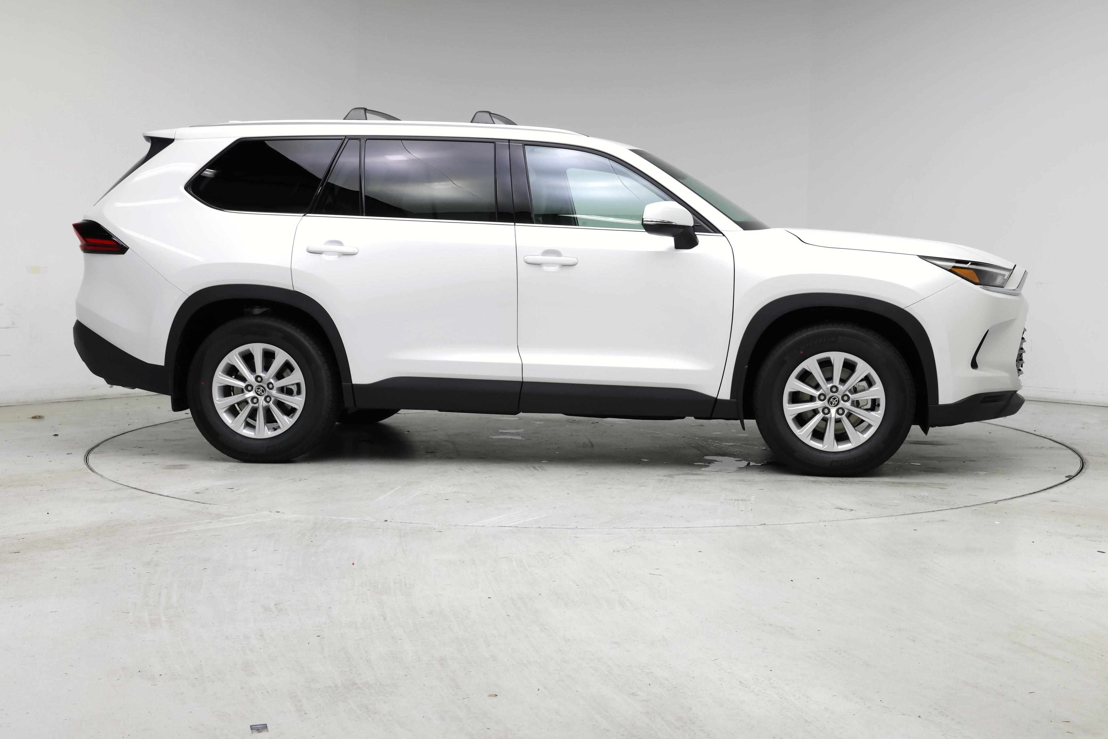 Thumbnail: 2026 Toyota Highlander - 7