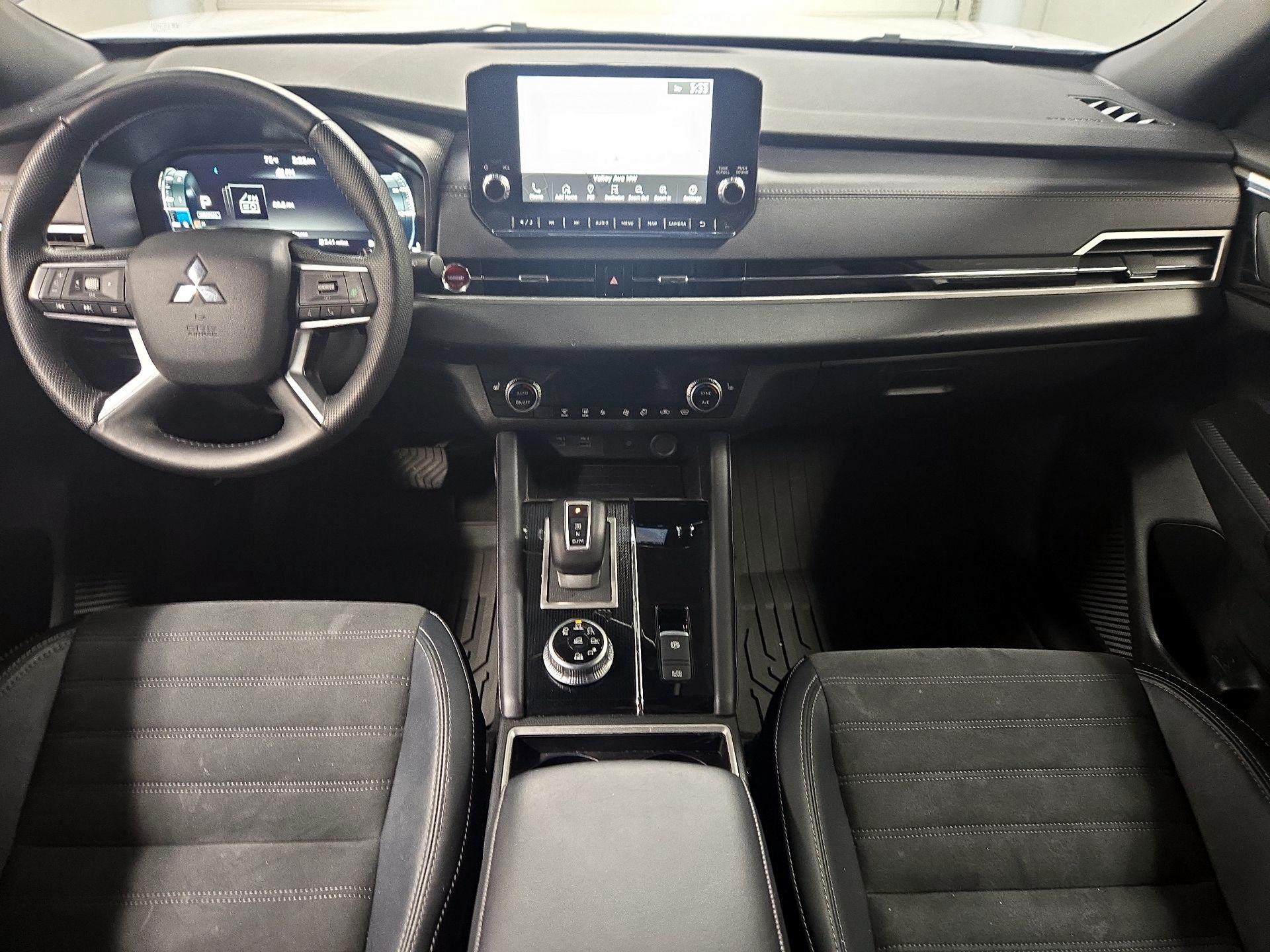 Thumbnail: 2024 Mitsubishi Outlander - 9