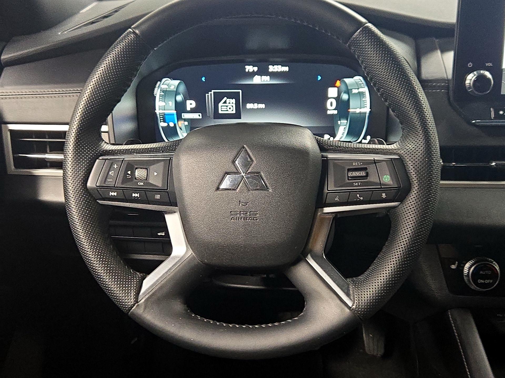 Thumbnail: 2024 Mitsubishi Outlander - 10