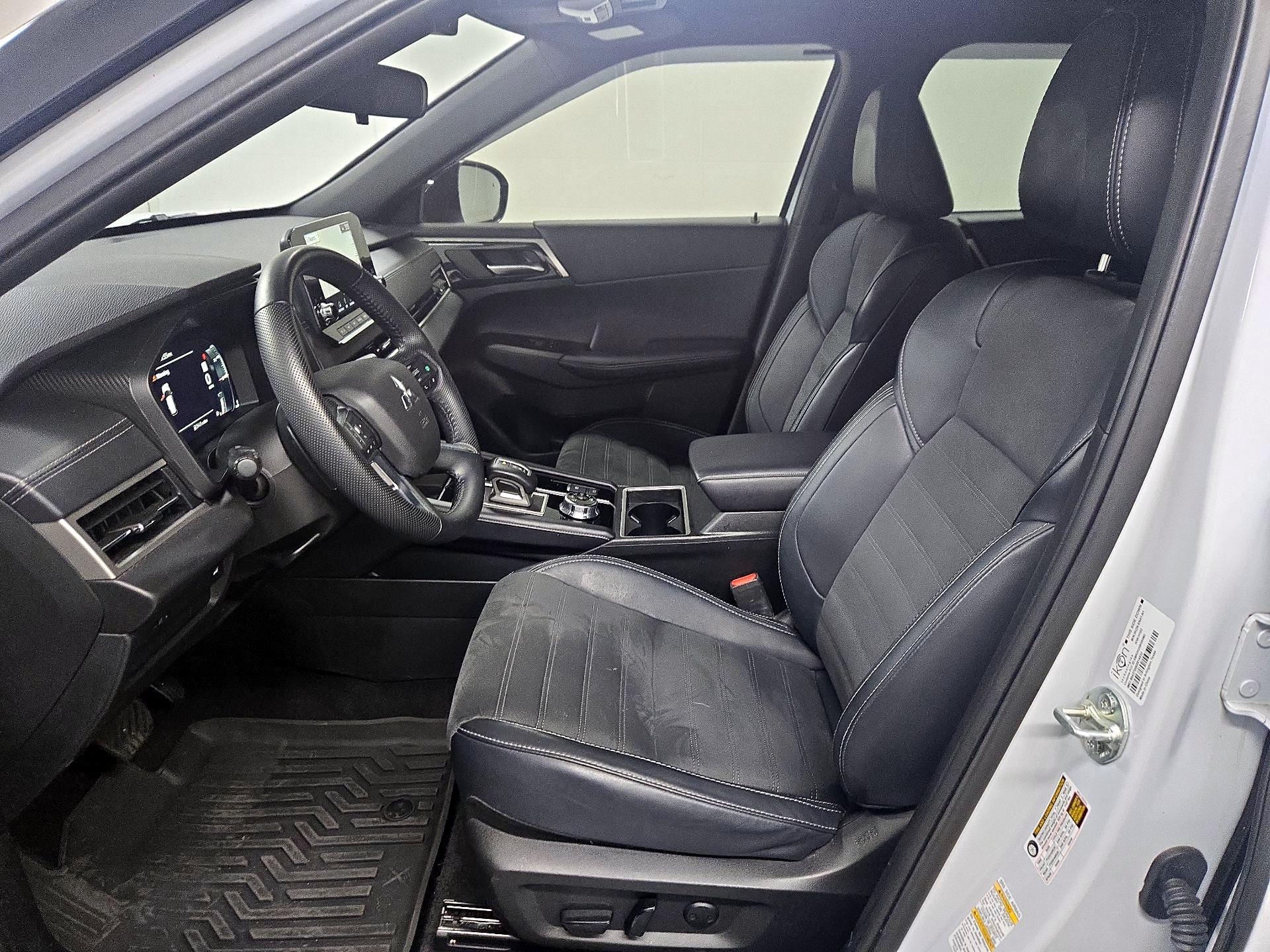 Thumbnail: 2024 Mitsubishi Outlander - 11