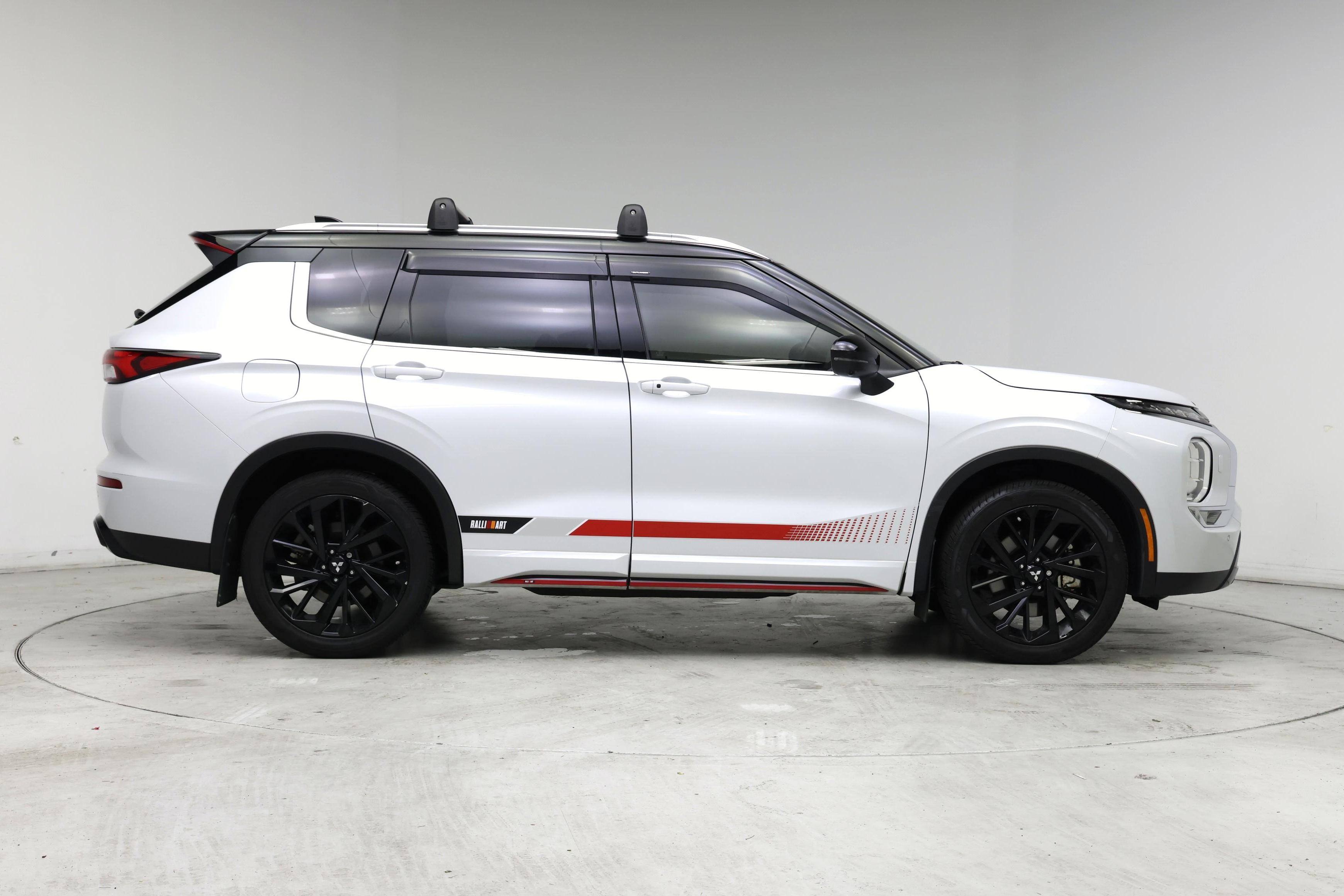 Thumbnail: 2024 Mitsubishi Outlander - 7