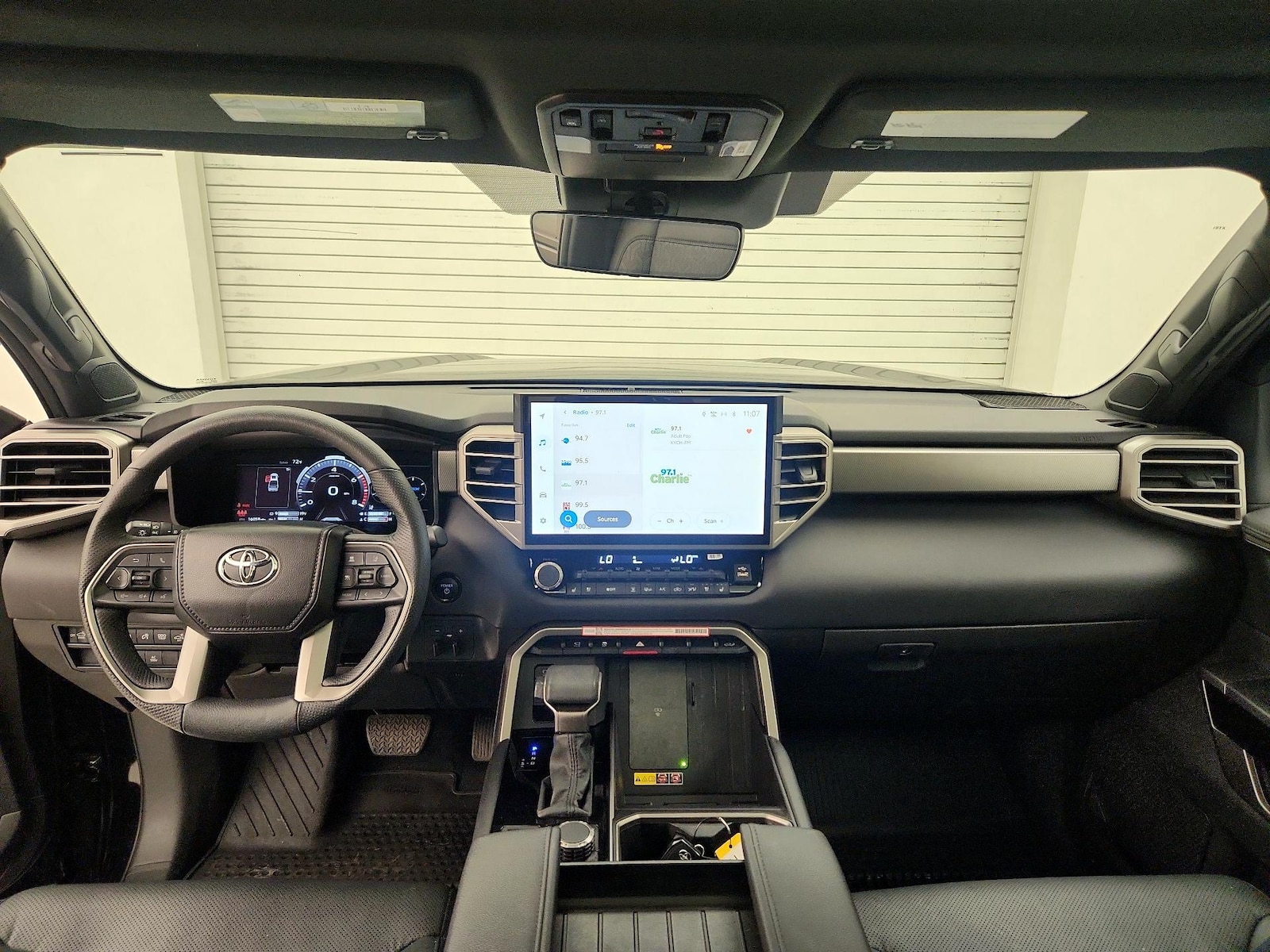 2025 Toyota Tundra Limited - Photo 10
