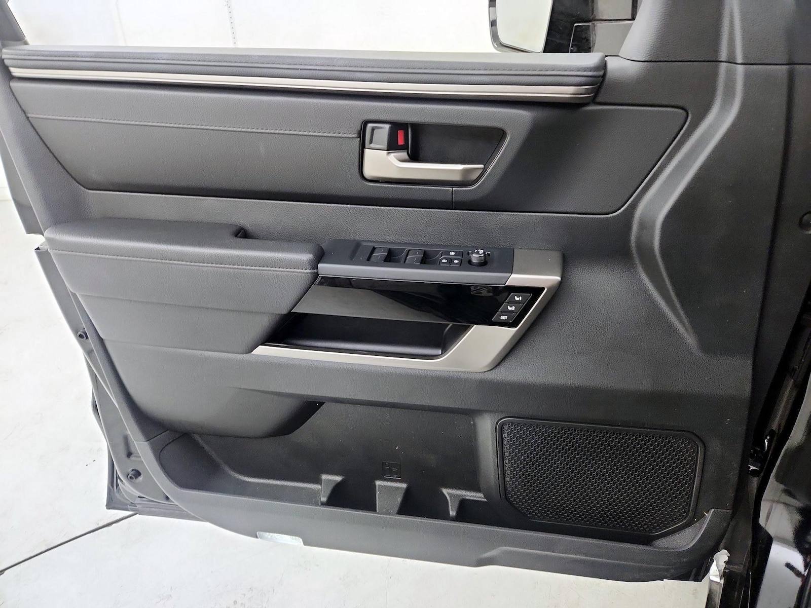 2025 Toyota Tundra Limited - Photo 13