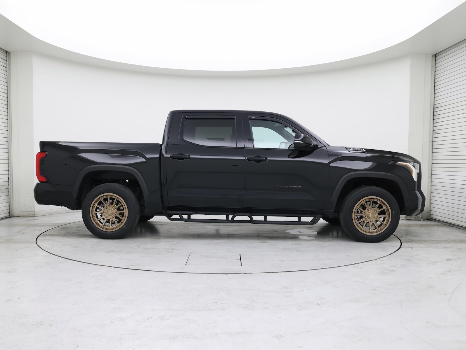 2025 Toyota Tundra Limited - Photo 8