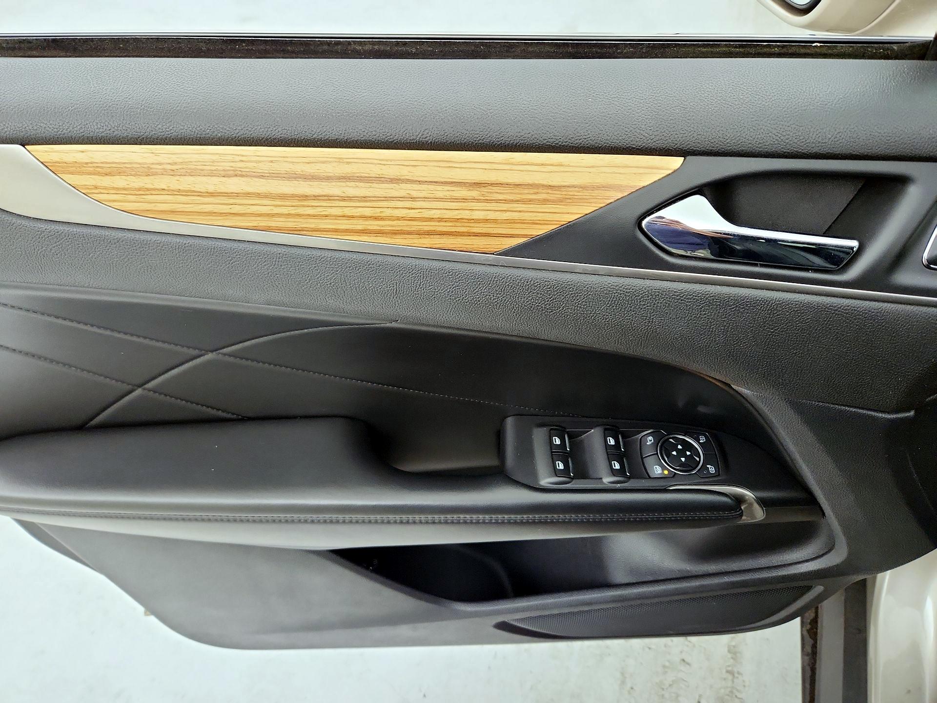 Thumbnail: 2015 Lincoln MKC - 12